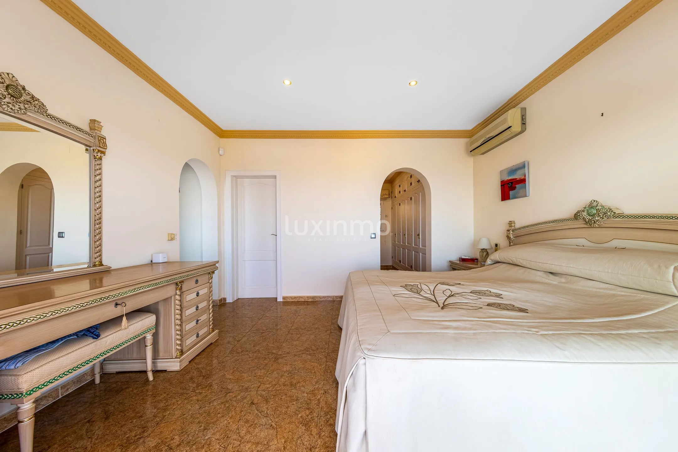 Large villa for sale in Moraira with spectacular sea views — photo 25