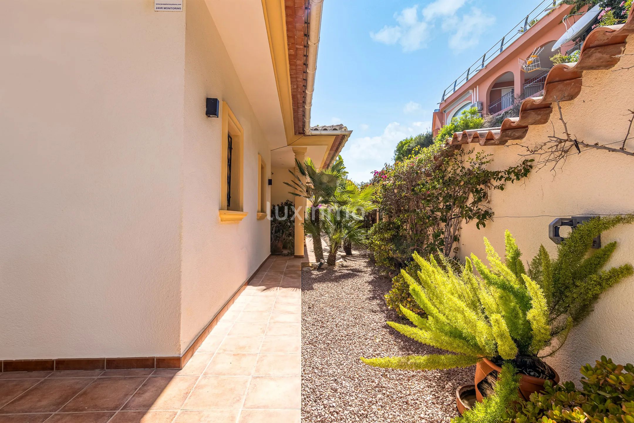 Large villa for sale in Moraira with spectacular sea views — photo 11