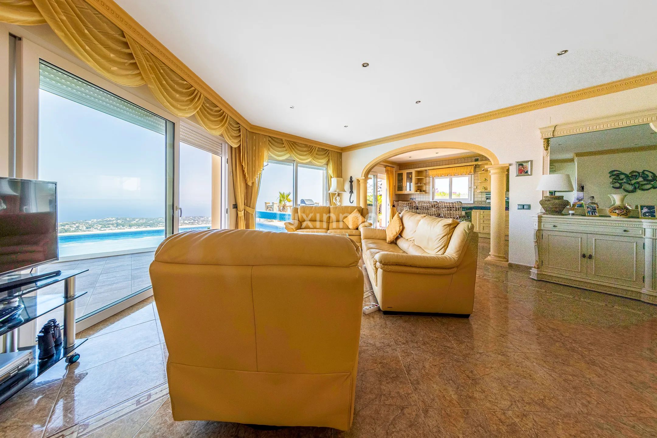 Large villa for sale in Moraira with spectacular sea views — photo 32