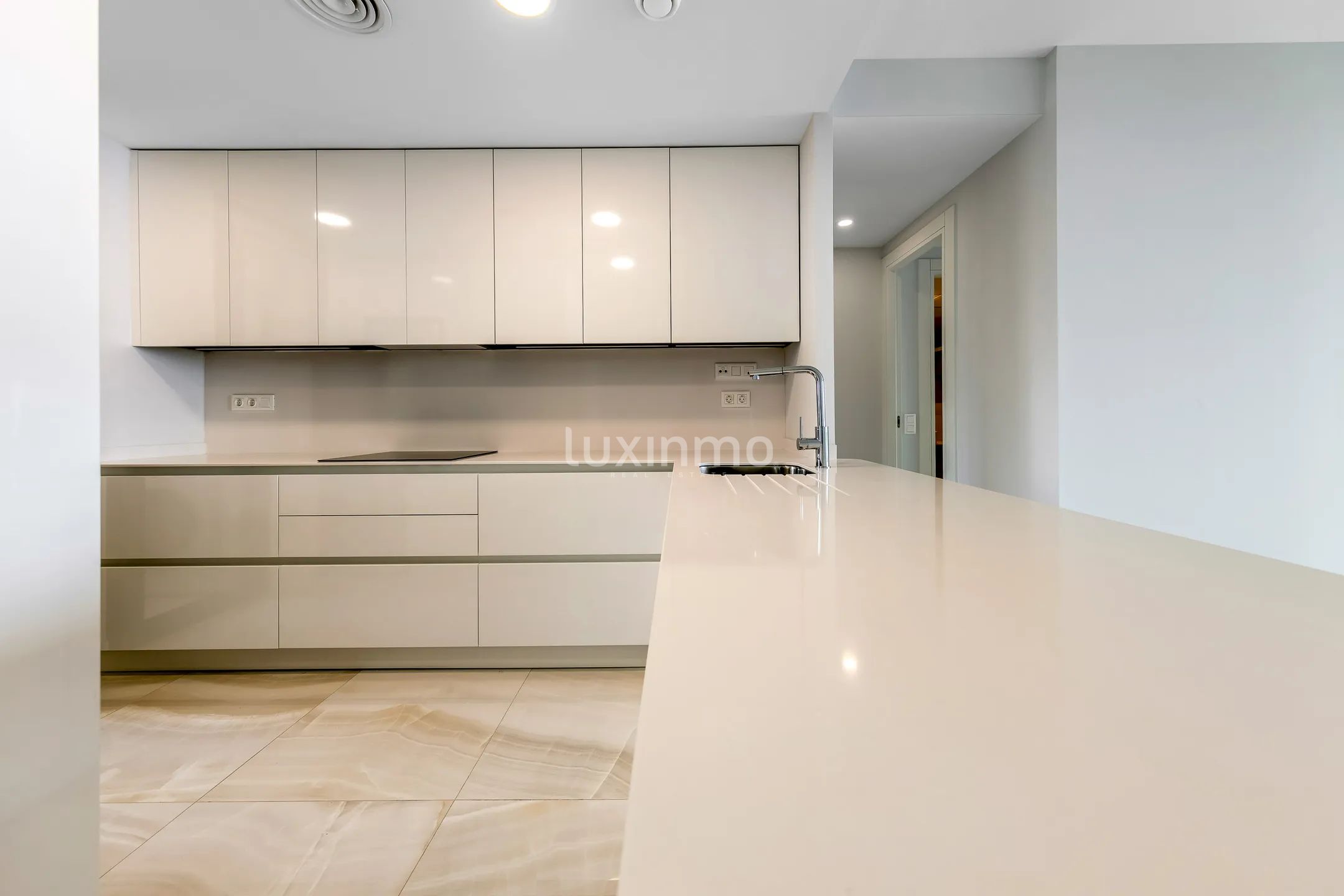 Потрясающая новостройка с 2 спальнями и видом на море — photo 13