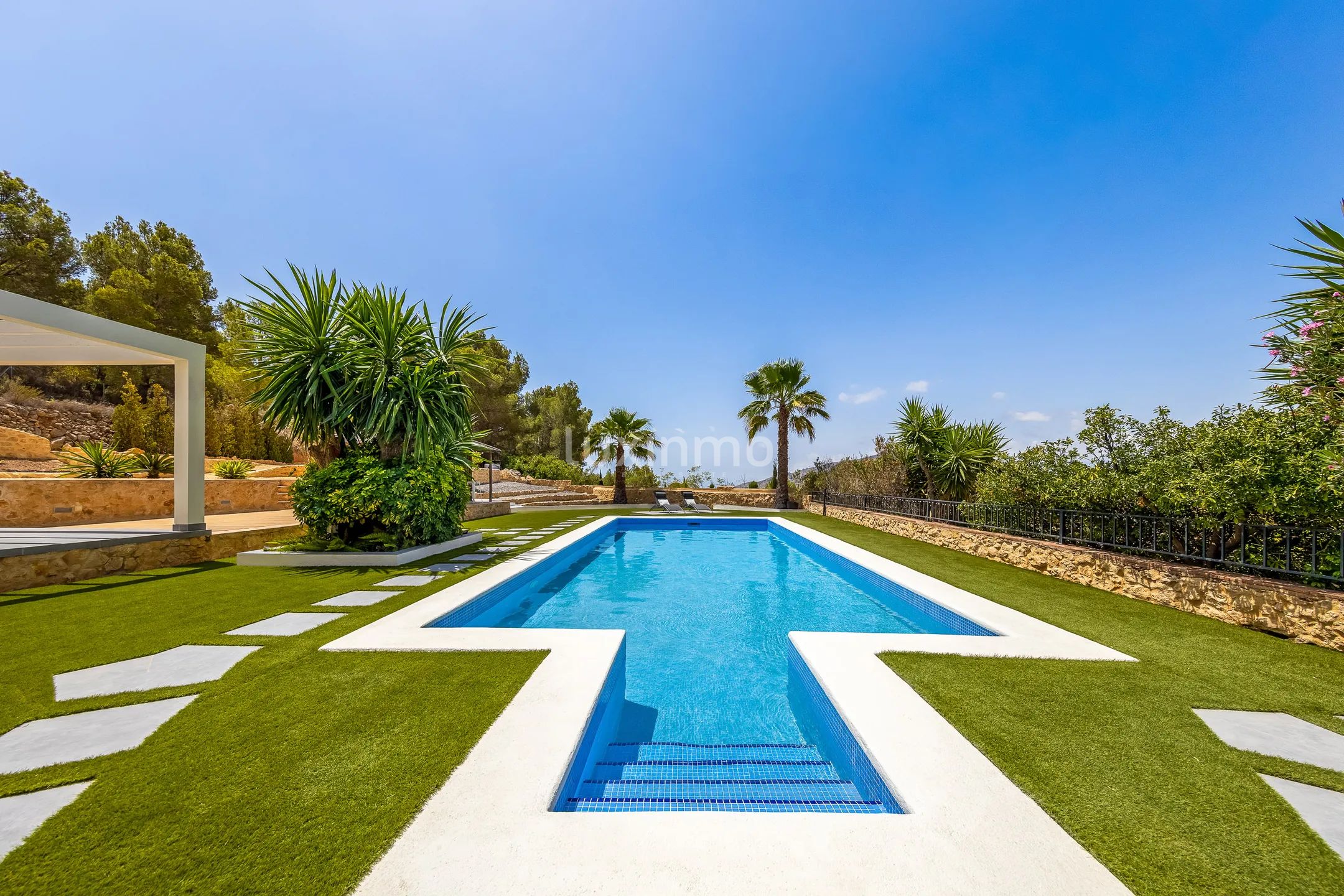 Luxurious mediterranean-style villa with sea views in Finestrat — photo 4