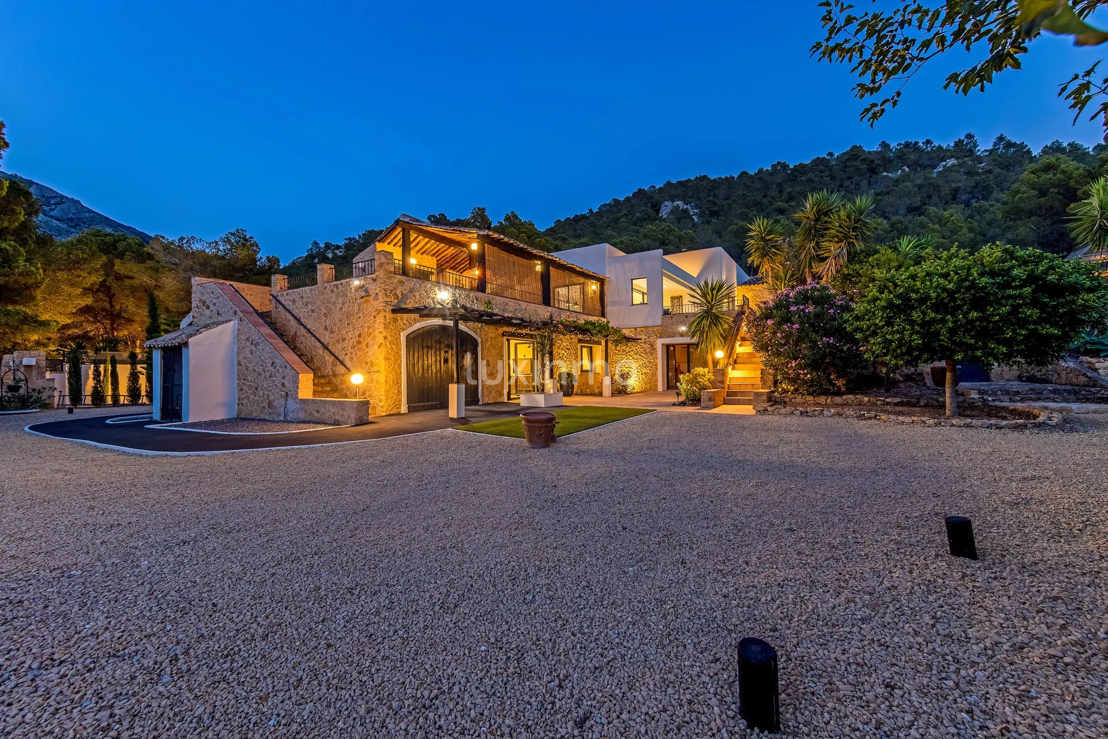 Luxurious mediterranean-style villa with sea views in Finestrat — photo 11