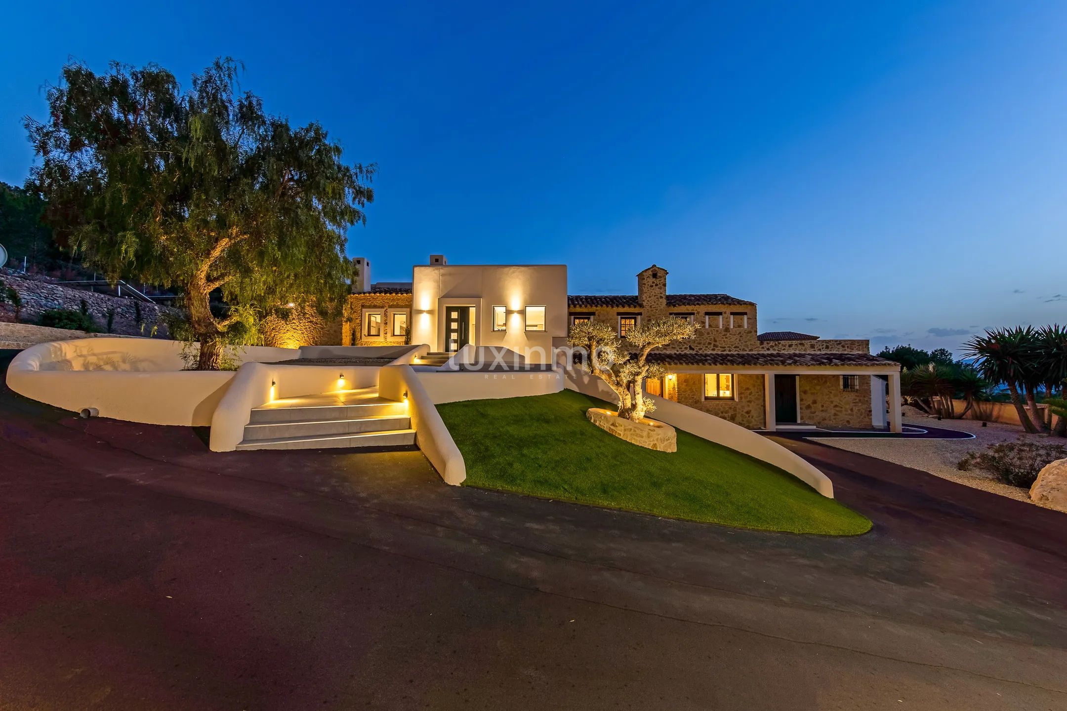 Luxurious mediterranean-style villa with sea views in Finestrat — photo 37