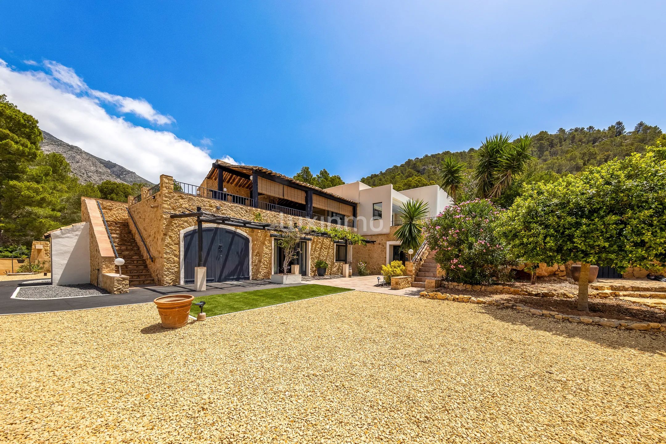 Luxurious mediterranean-style villa with sea views in Finestrat — photo 10