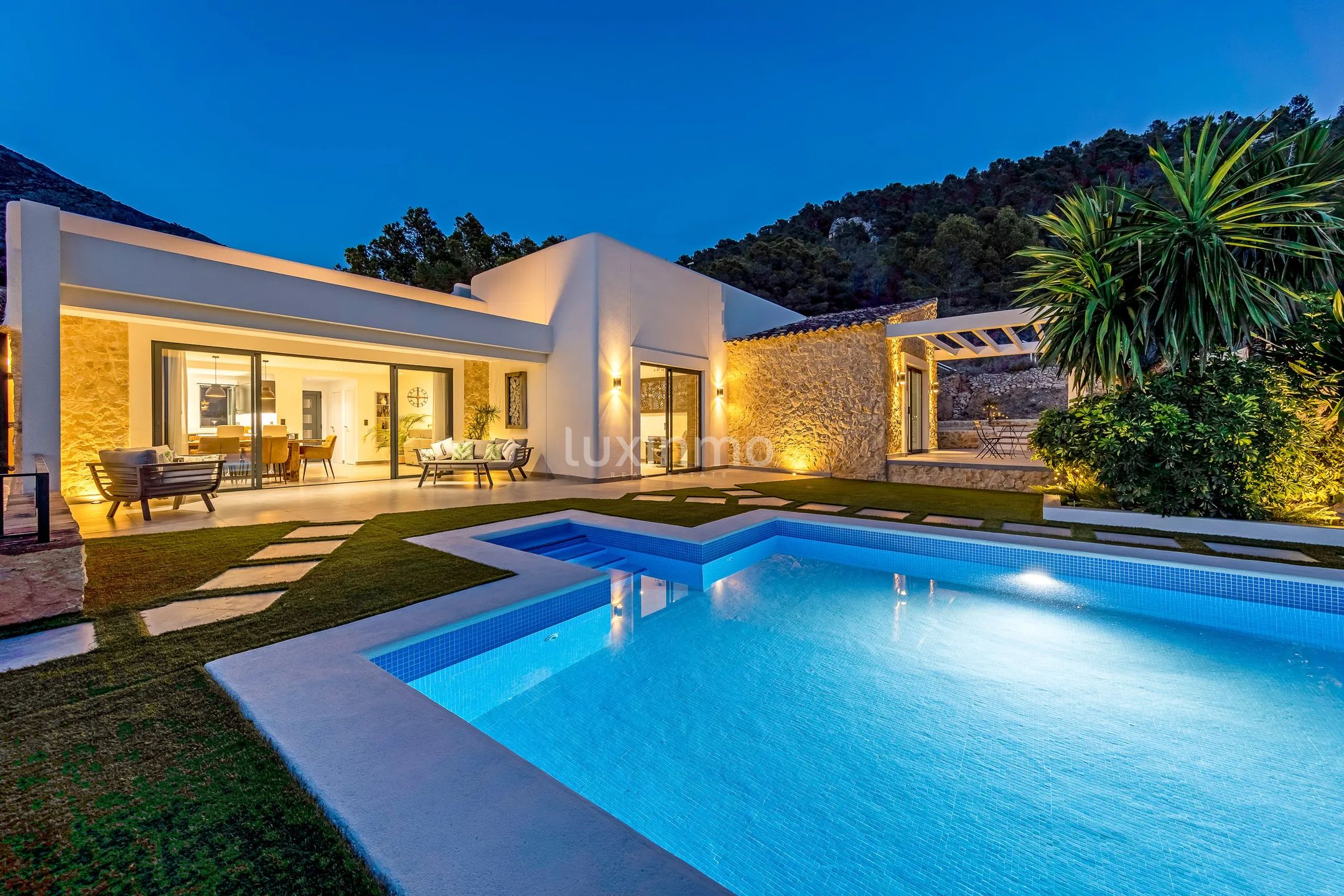 Luxurious mediterranean-style villa with sea views in Finestrat — photo 41