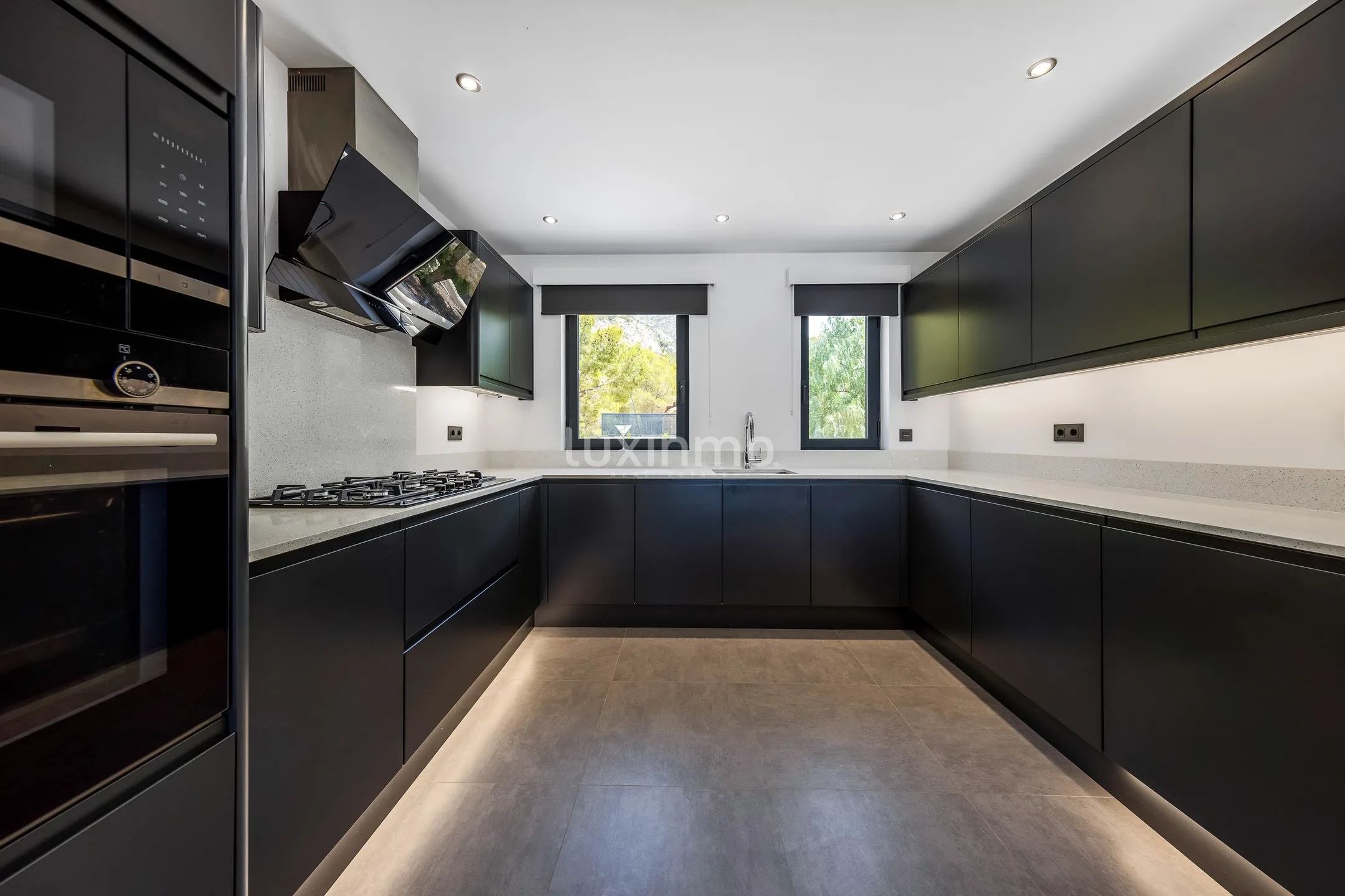 Luxurious mediterranean-style villa with sea views in Finestrat — photo 15