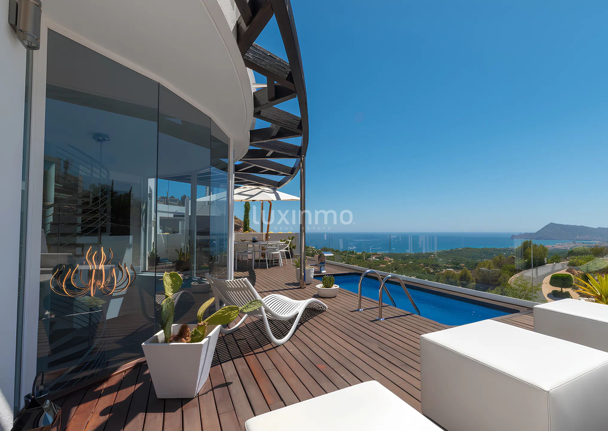 Modern villa med havsutsikt i Sierra de Altea