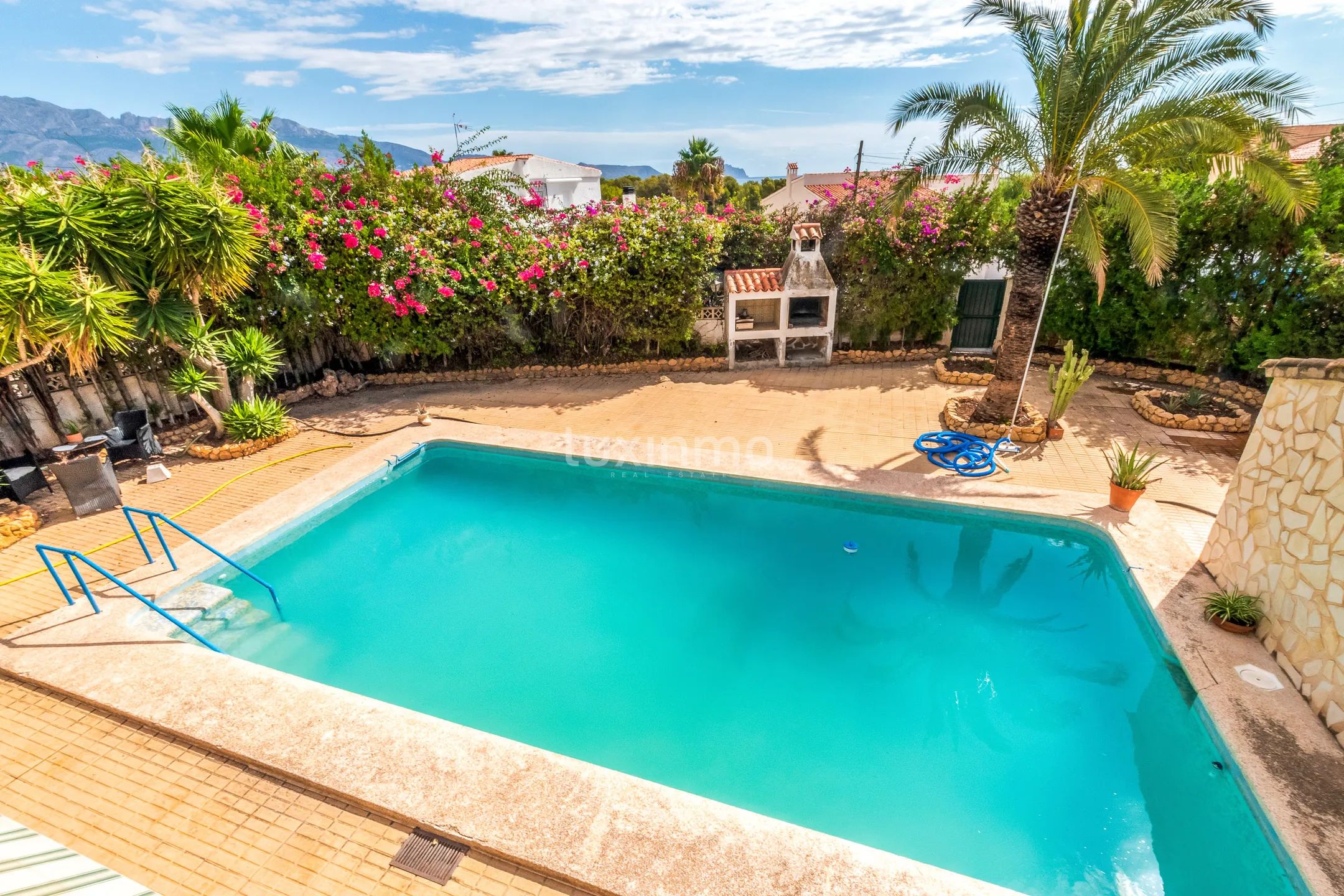 Villa con piscina para reformar en venta en Alfaz — photo 1