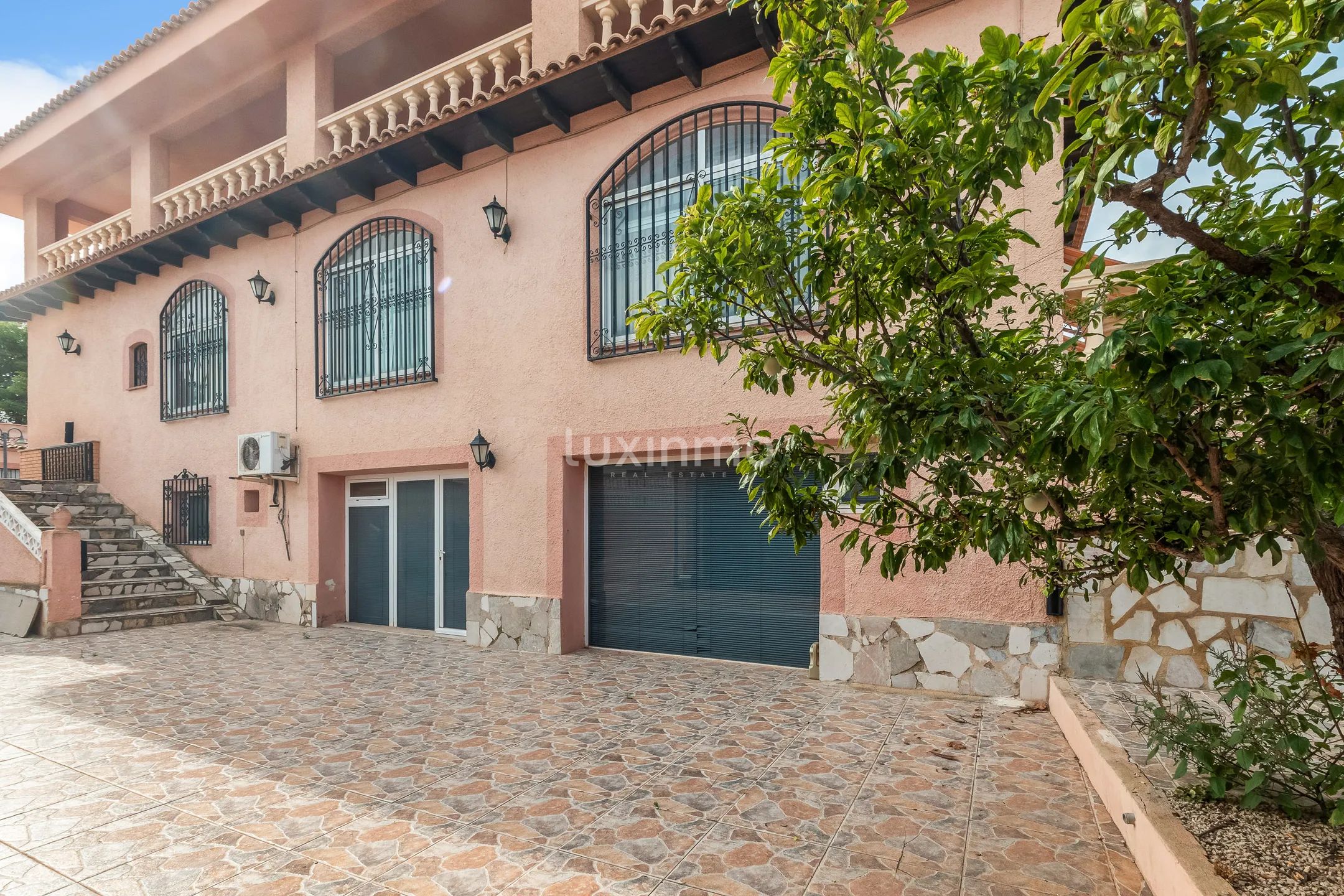 Villa near the centre for sale in Albir — photo 3