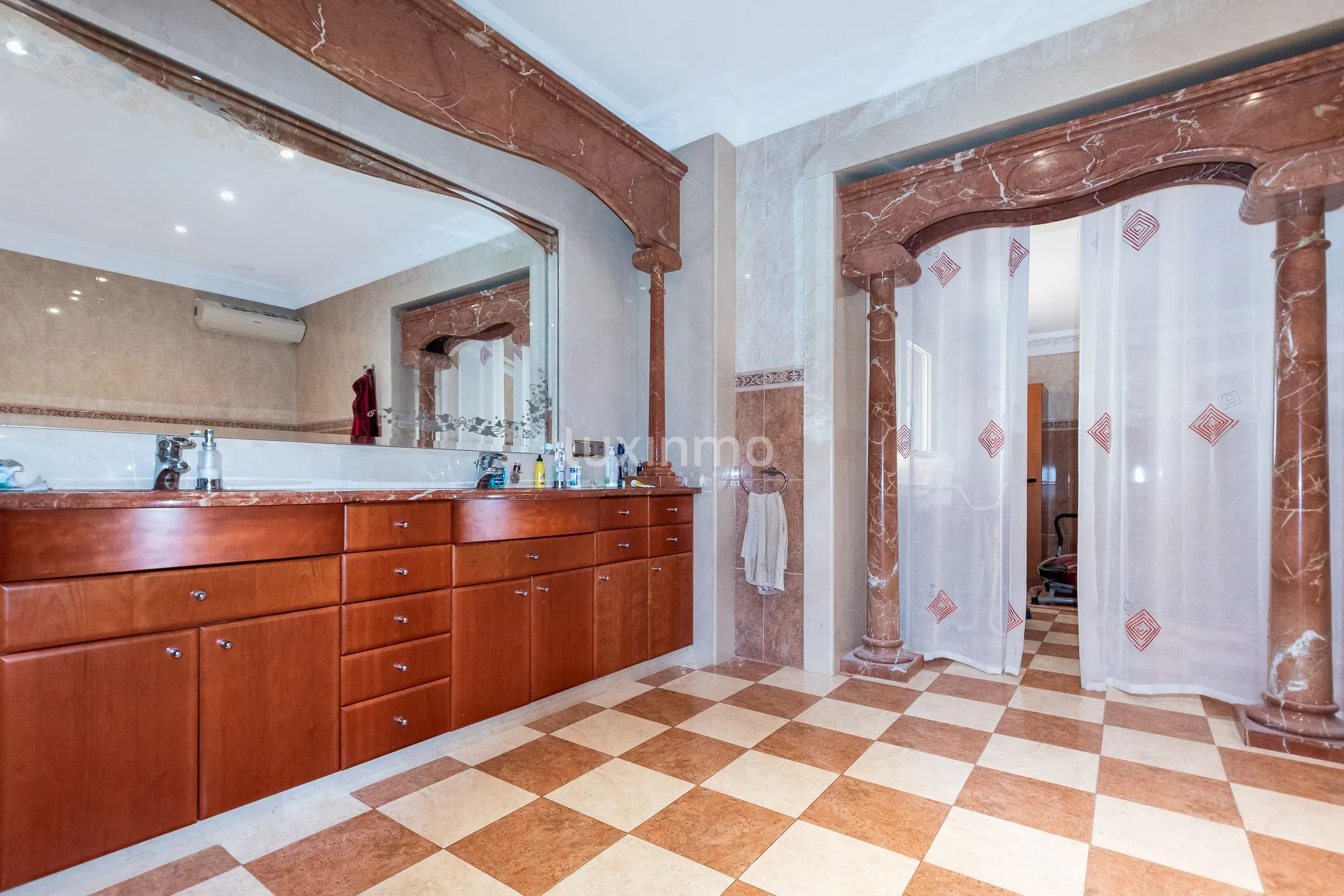 Villa near the centre for sale in Albir — photo 10