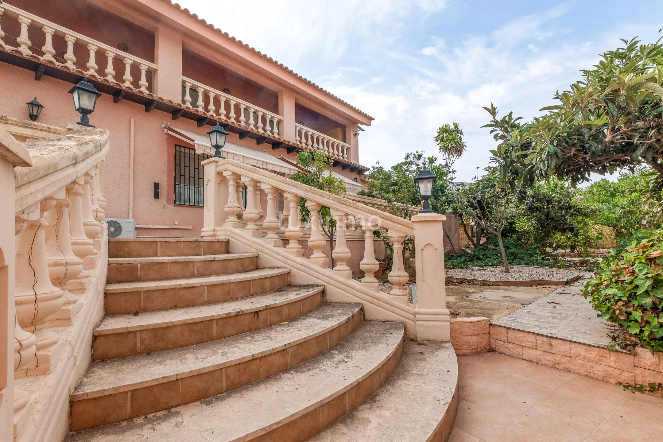 Villa near the centre for sale in Albir — photo 2