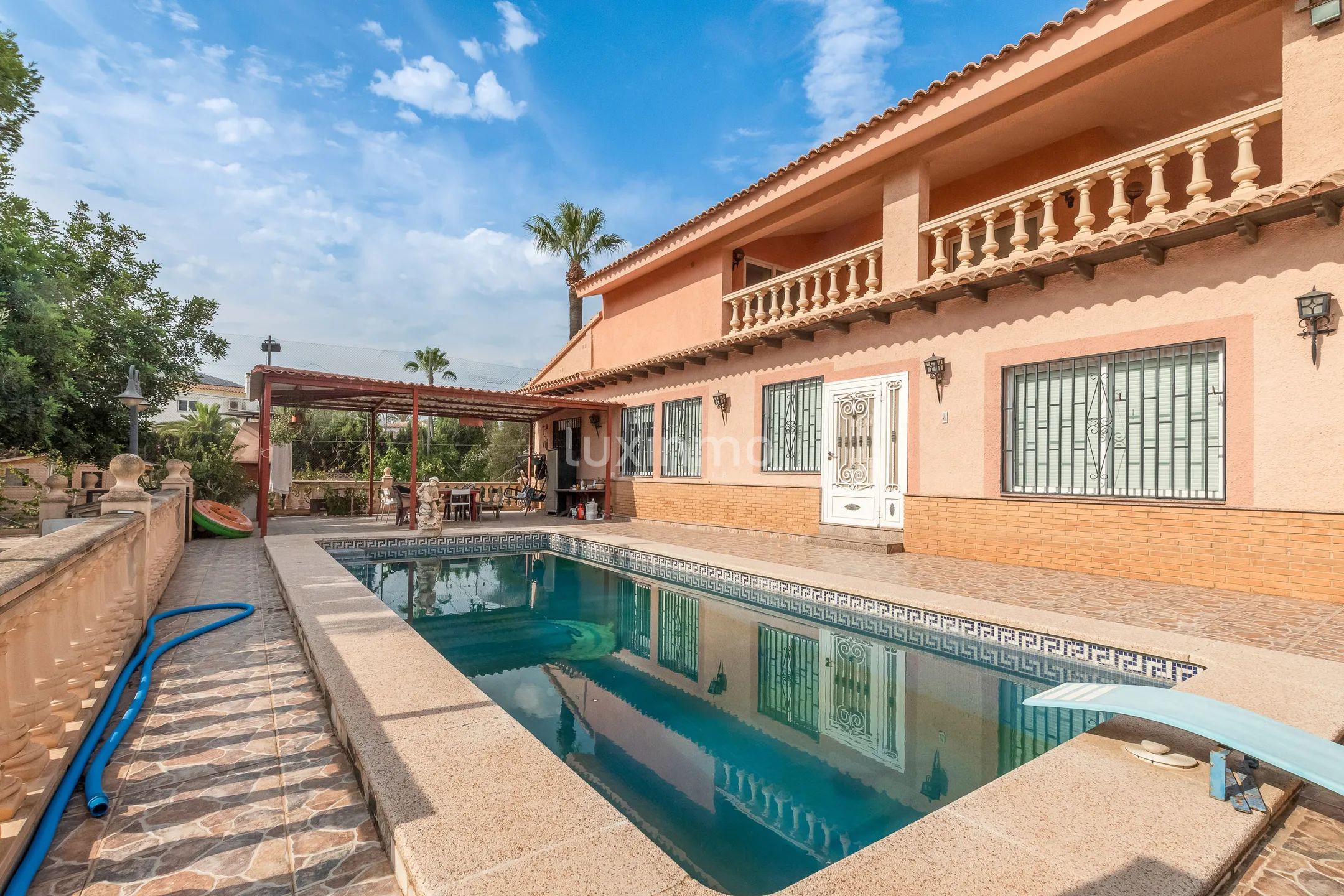 Villa near the centre for sale in Albir