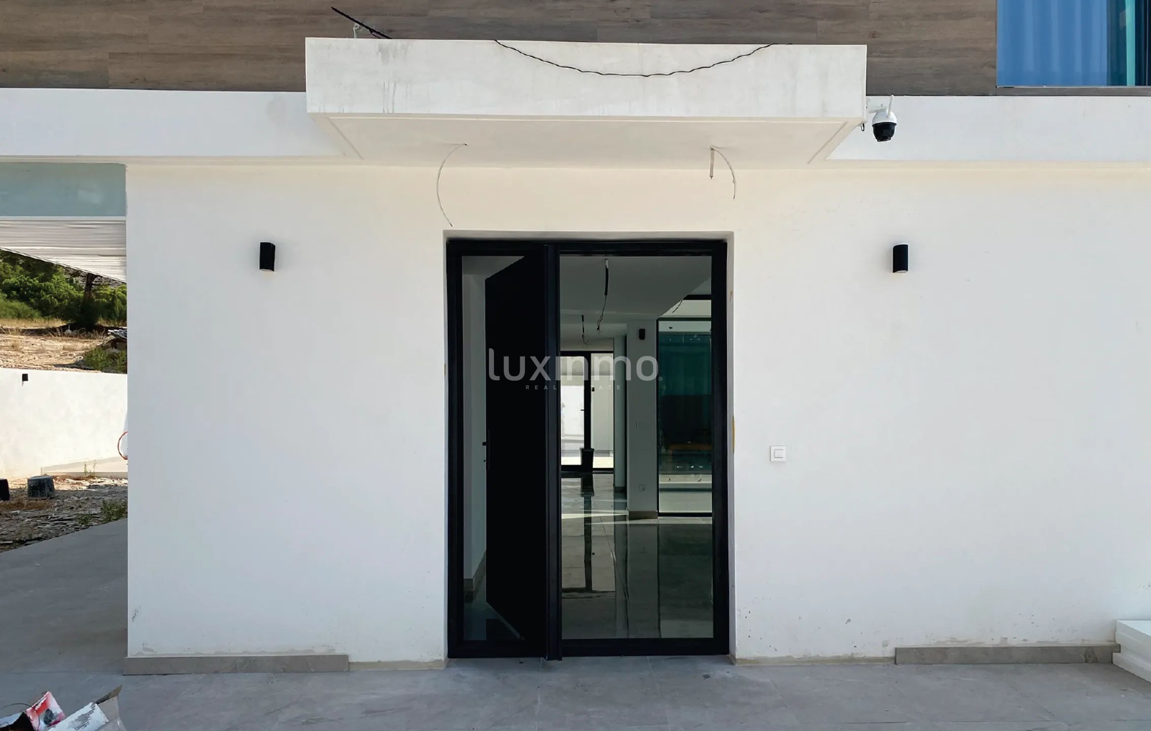 Spacious Luxury villa with garage and sea views in Sierra Cortina for sale — photo 9