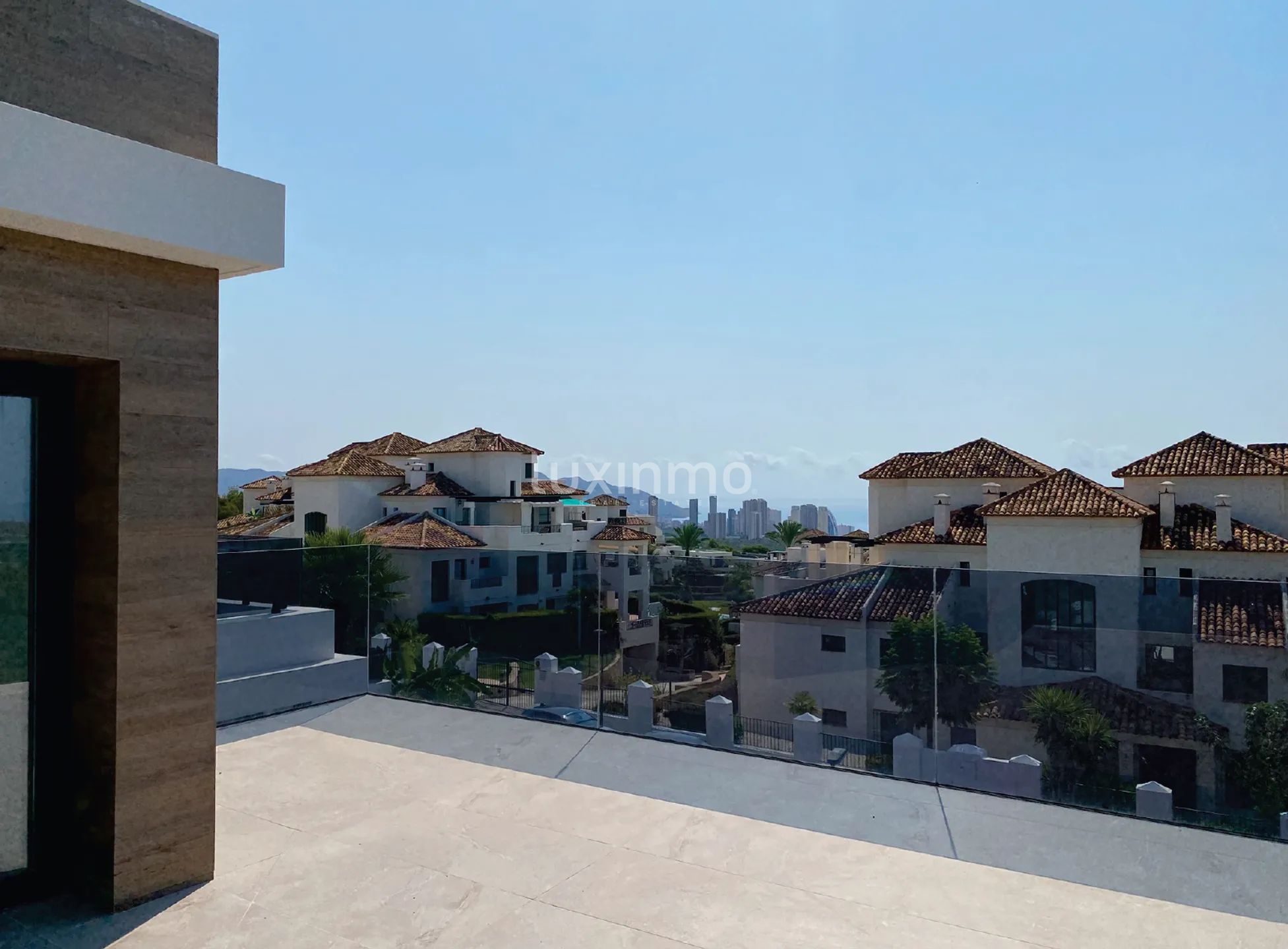 Spacious Luxury villa with garage and sea views in Sierra Cortina for sale — photo 32