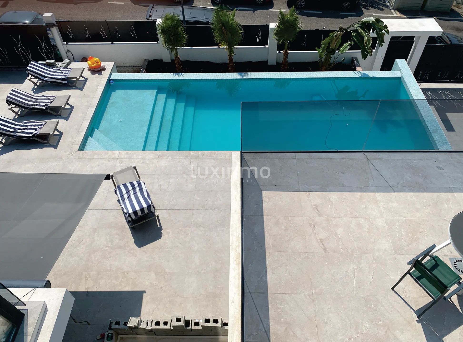 Spacious Luxury villa with garage and sea views in Sierra Cortina for sale — photo 4