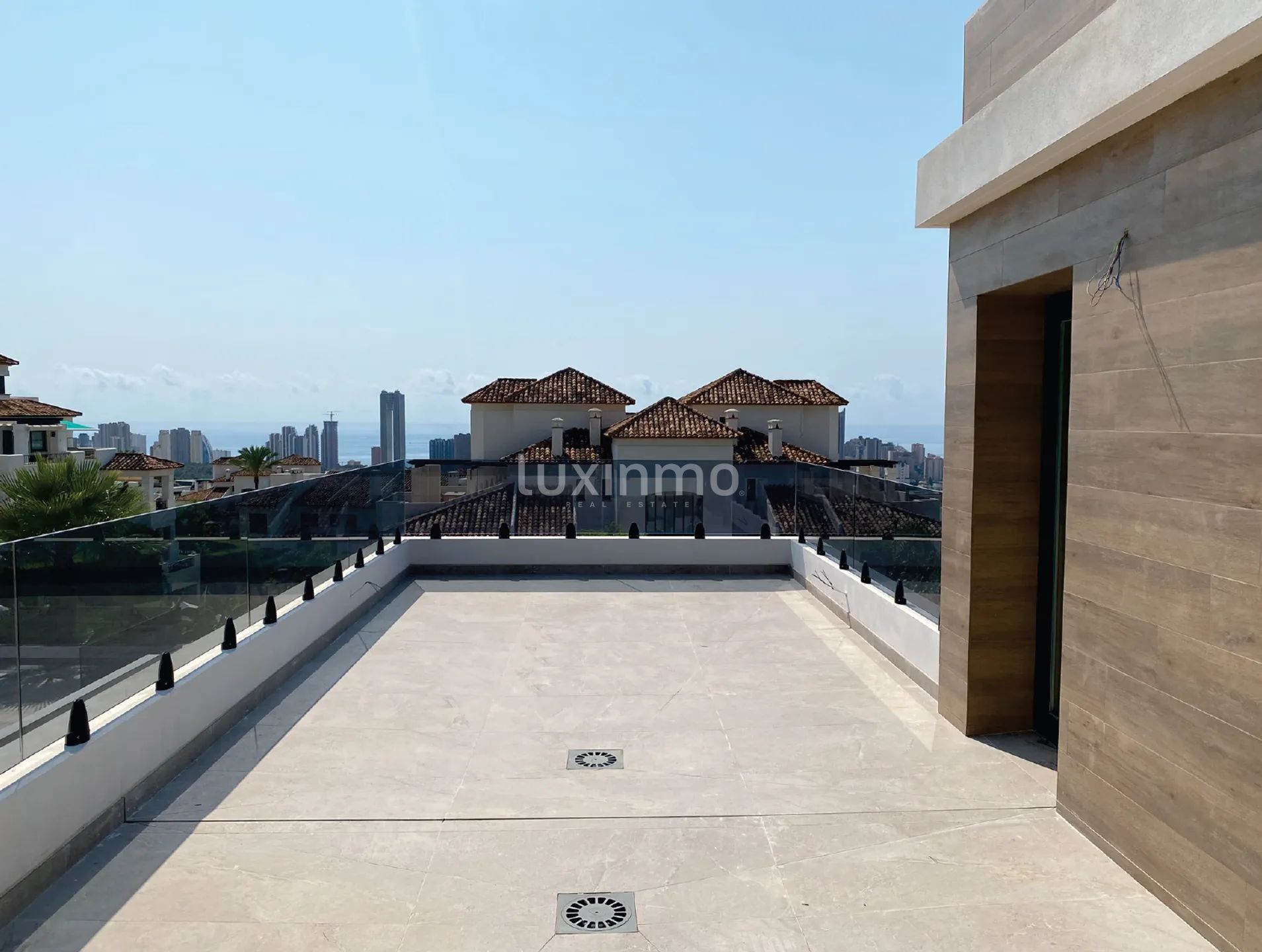 Просторная вилла класса люкс с гаражом и видом на море в Сьерра-Кортина на продажу — photo 26