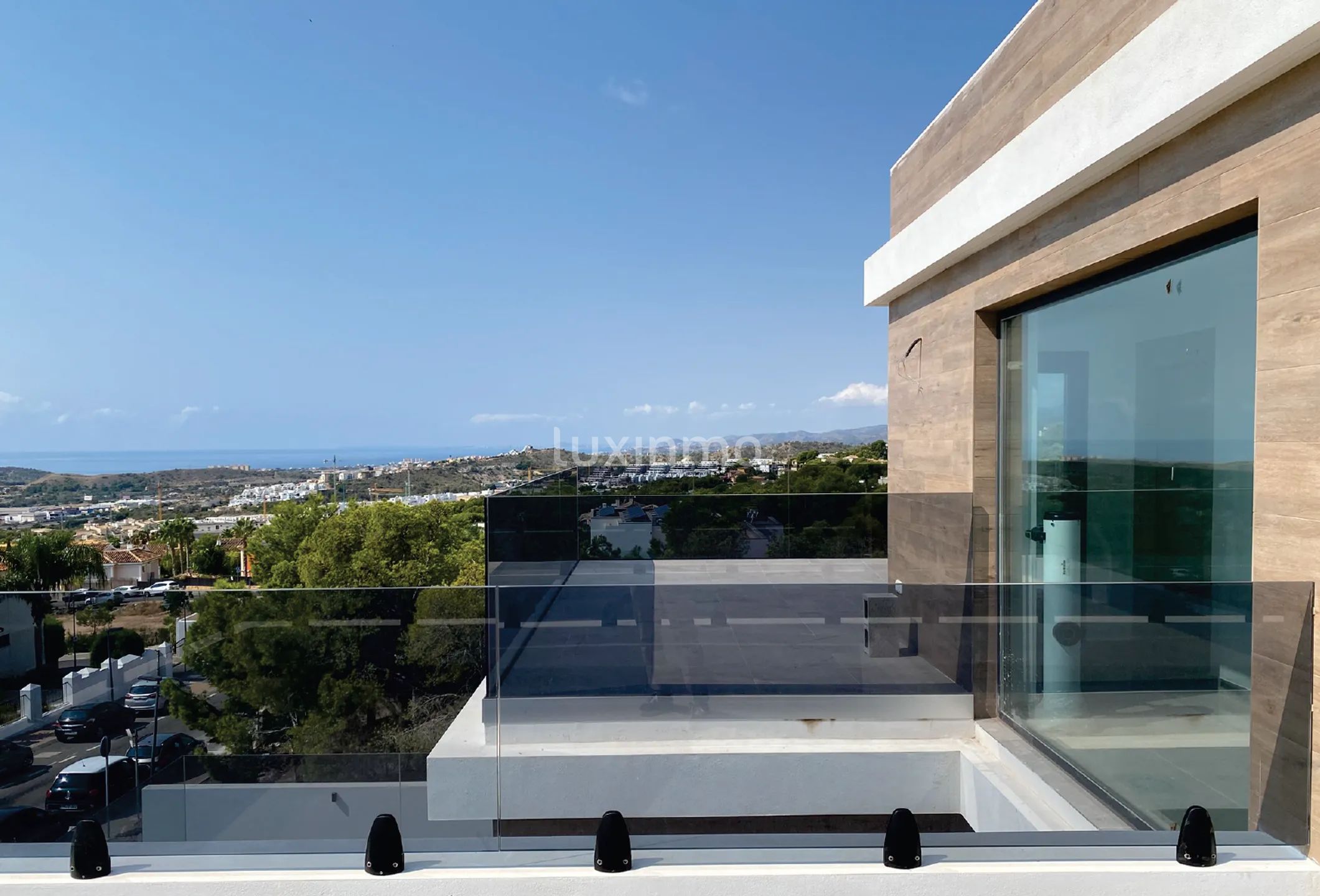 Просторная вилла класса люкс с гаражом и видом на море в Сьерра-Кортина на продажу — photo 28