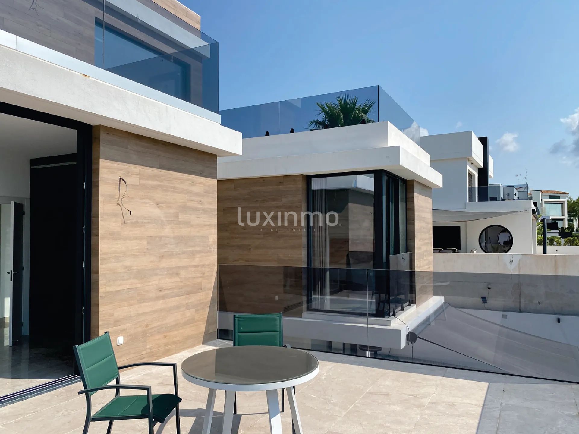 Spacious Luxury villa with garage and sea views in Sierra Cortina for sale — photo 25