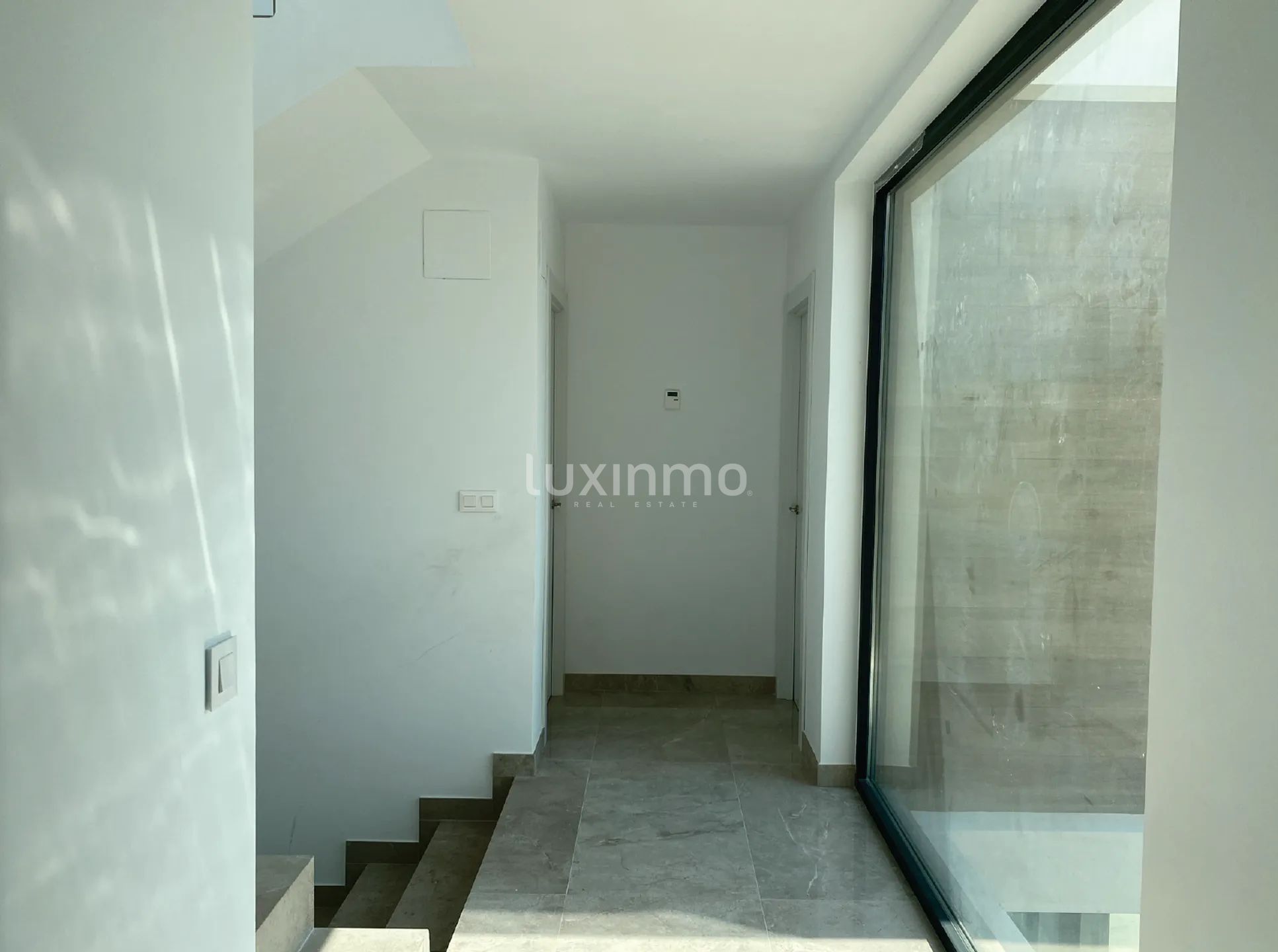 Spacious Luxury villa with garage and sea views in Sierra Cortina for sale — photo 27