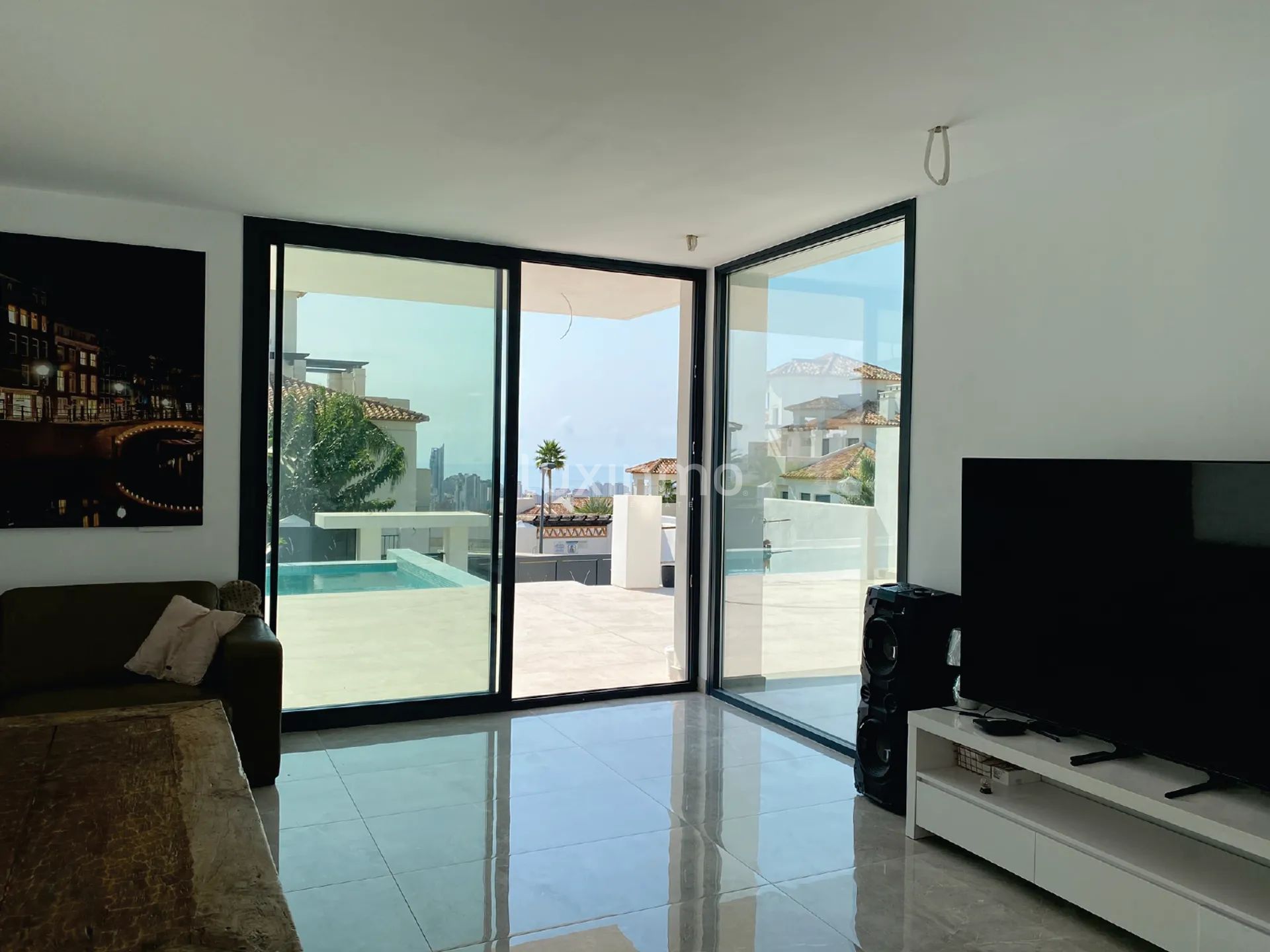 Просторная вилла класса люкс с гаражом и видом на море в Сьерра-Кортина на продажу — photo 11