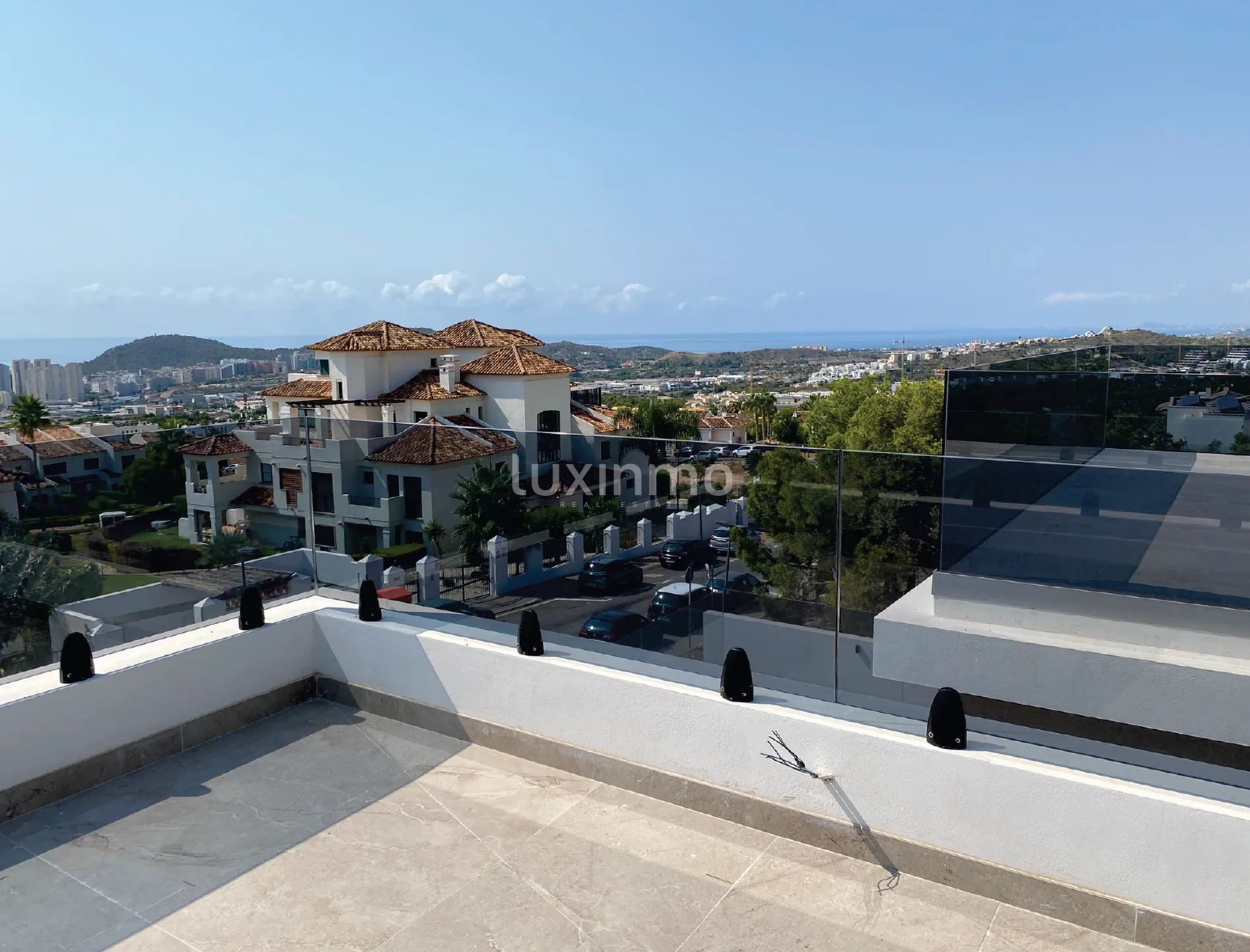 Spacious Luxury villa with garage and sea views in Sierra Cortina for sale — photo 31