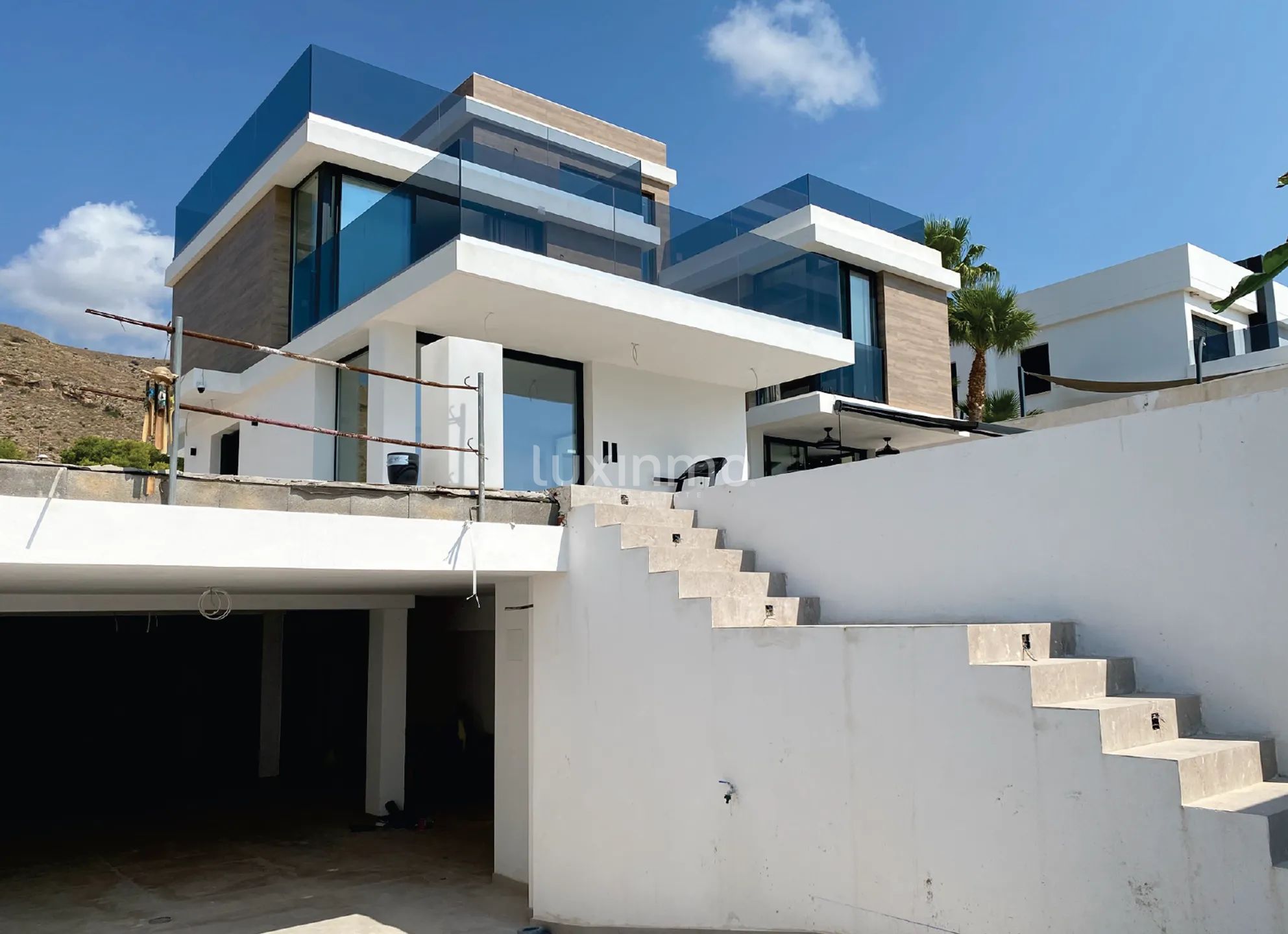 Spacious Luxury villa with garage and sea views in Sierra Cortina for sale — photo 6