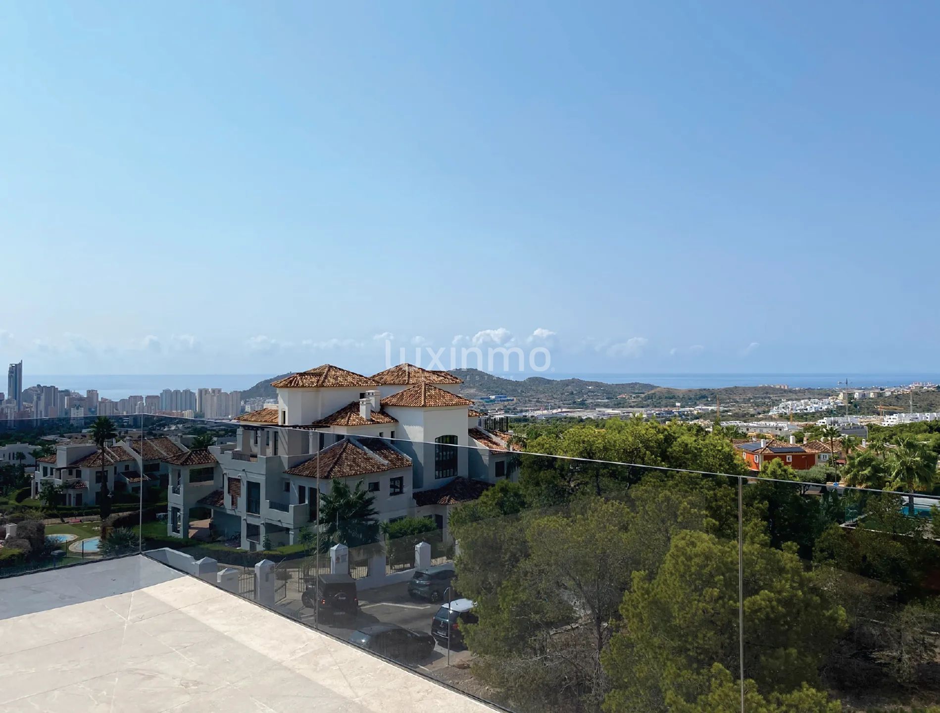 Spacious Luxury villa with garage and sea views in Sierra Cortina for sale — photo 33