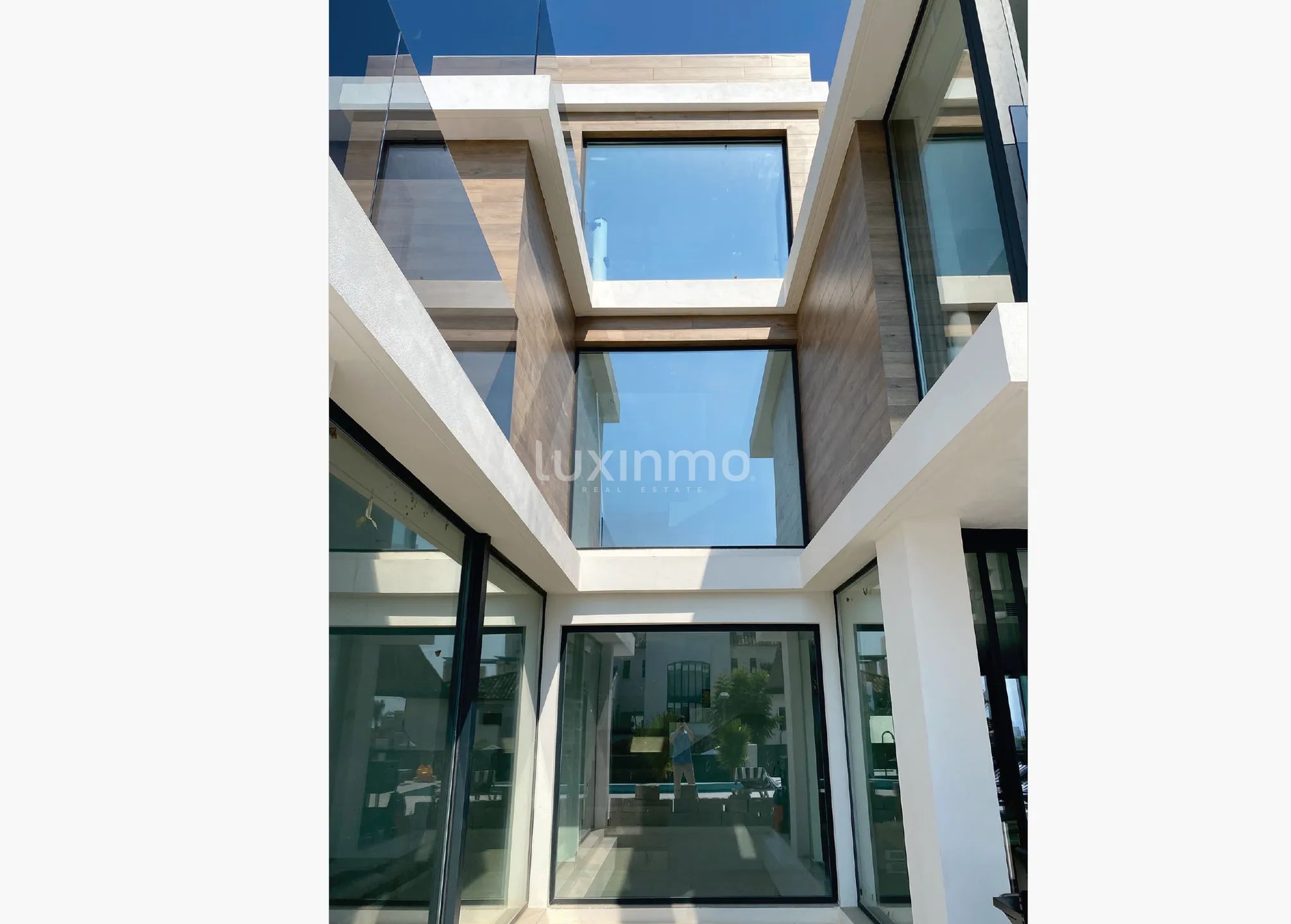 Просторная вилла класса люкс с гаражом и видом на море в Сьерра-Кортина на продажу — photo 14