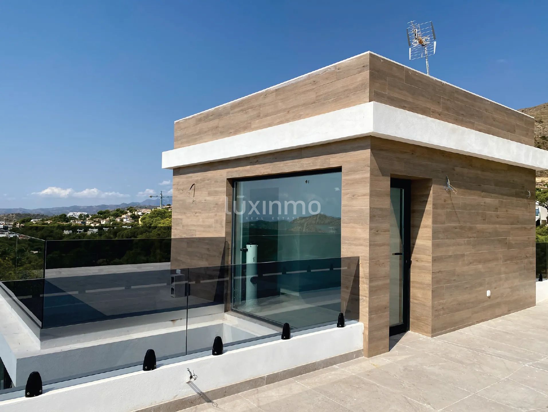 Просторная вилла класса люкс с гаражом и видом на море в Сьерра-Кортина на продажу — photo 29