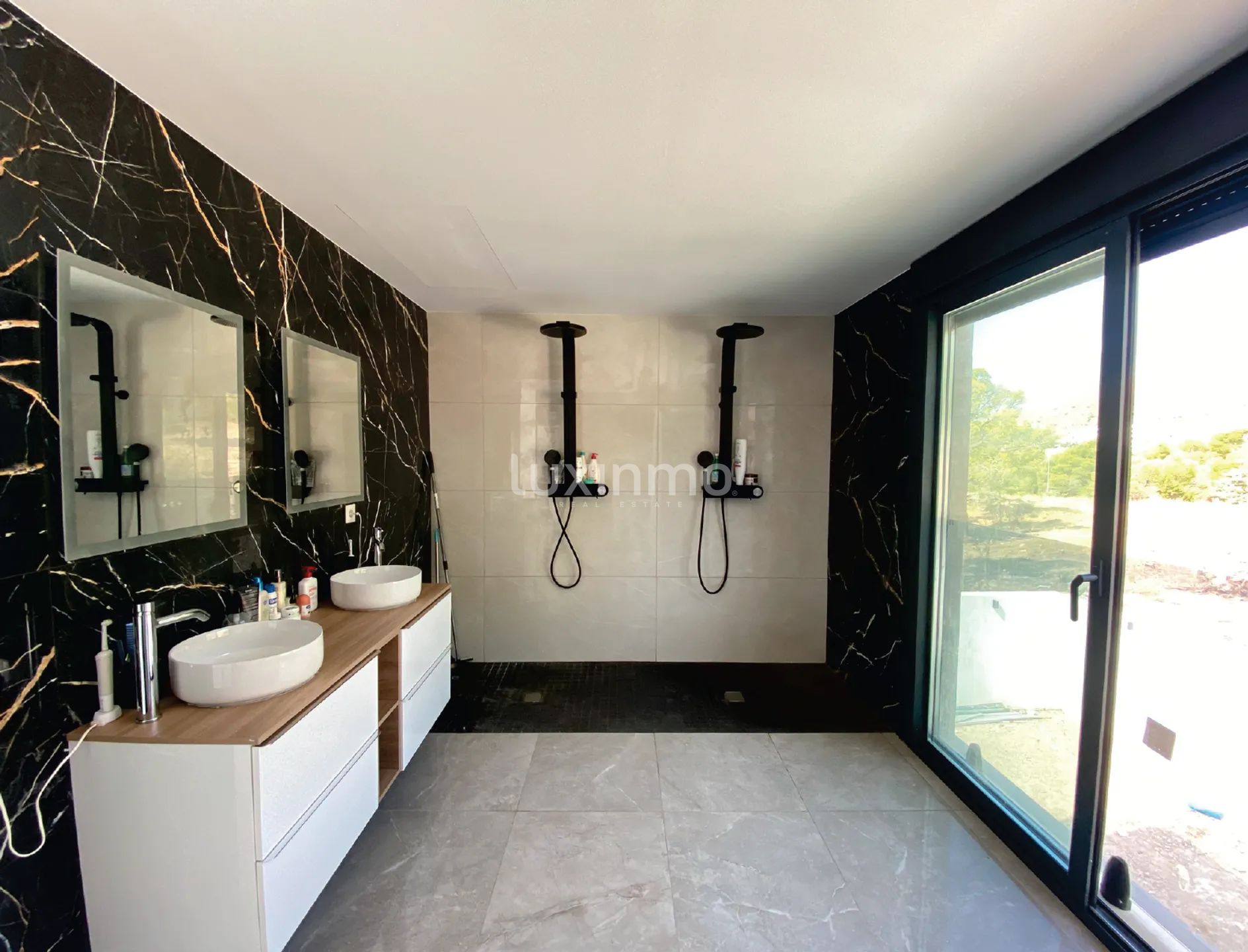 Просторная вилла класса люкс с гаражом и видом на море в Сьерра-Кортина на продажу — photo 23