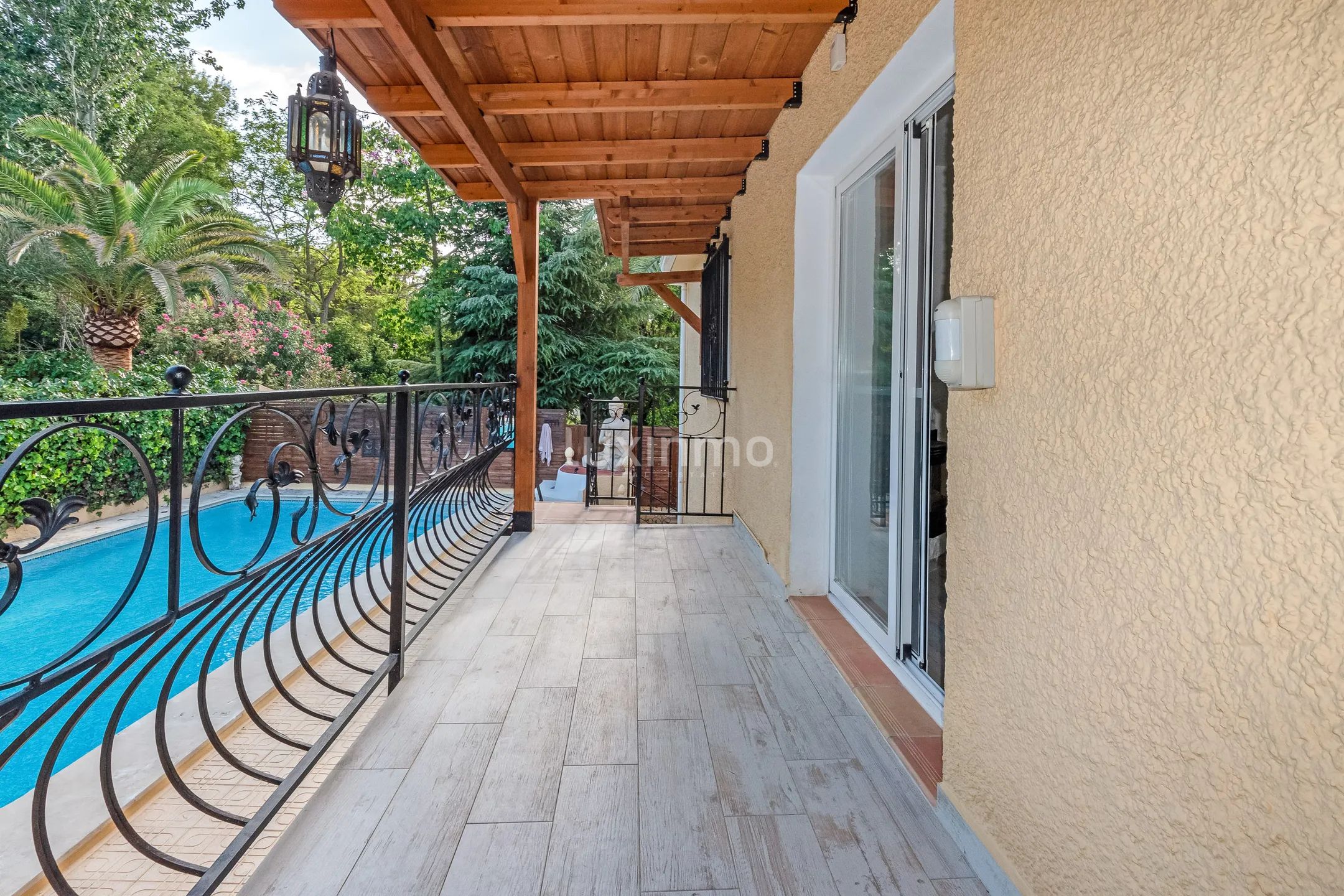 Beautiful villa with swimming pool for rent in Albir — photo 4