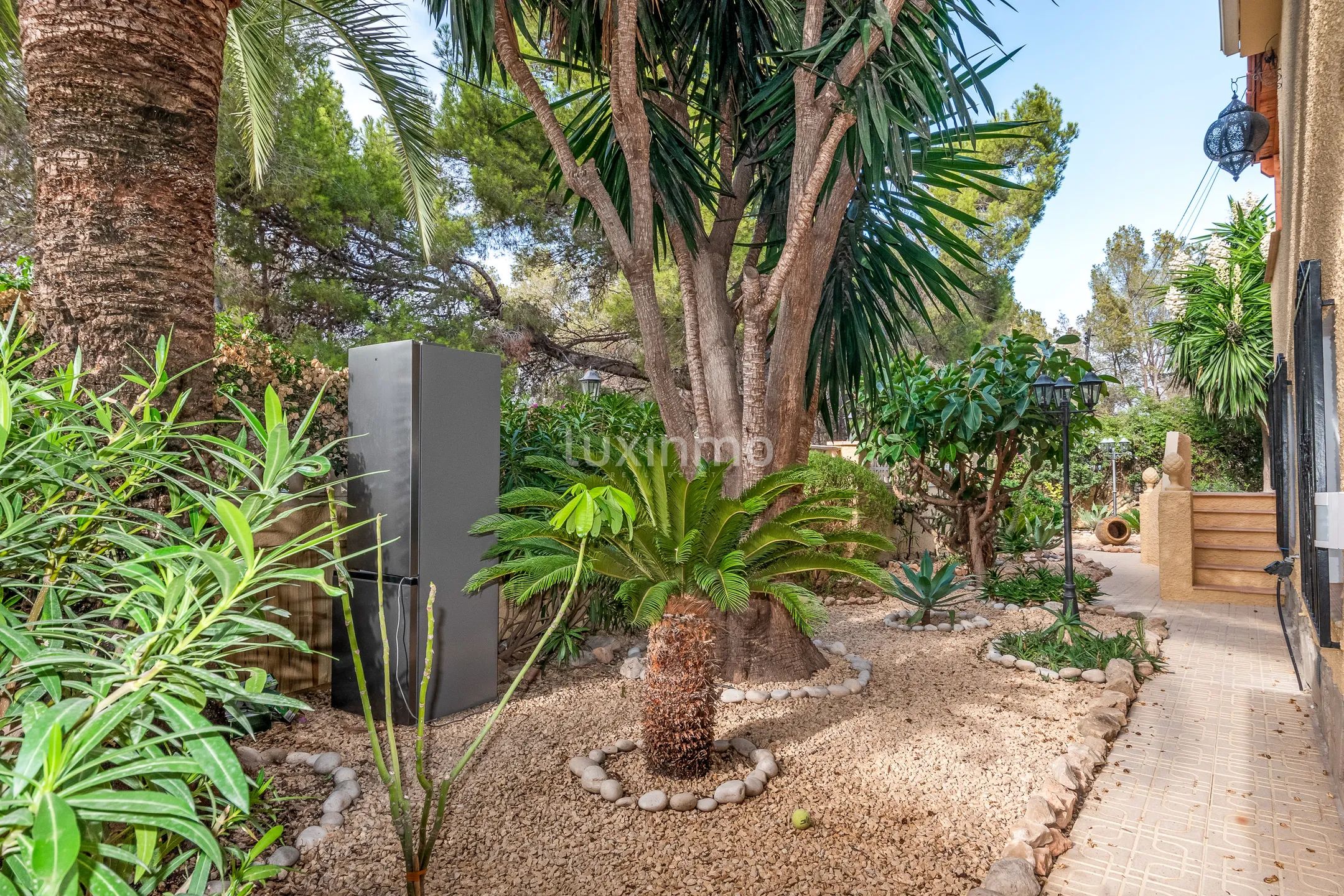 Beautiful villa with swimming pool for rent in Albir — photo 28