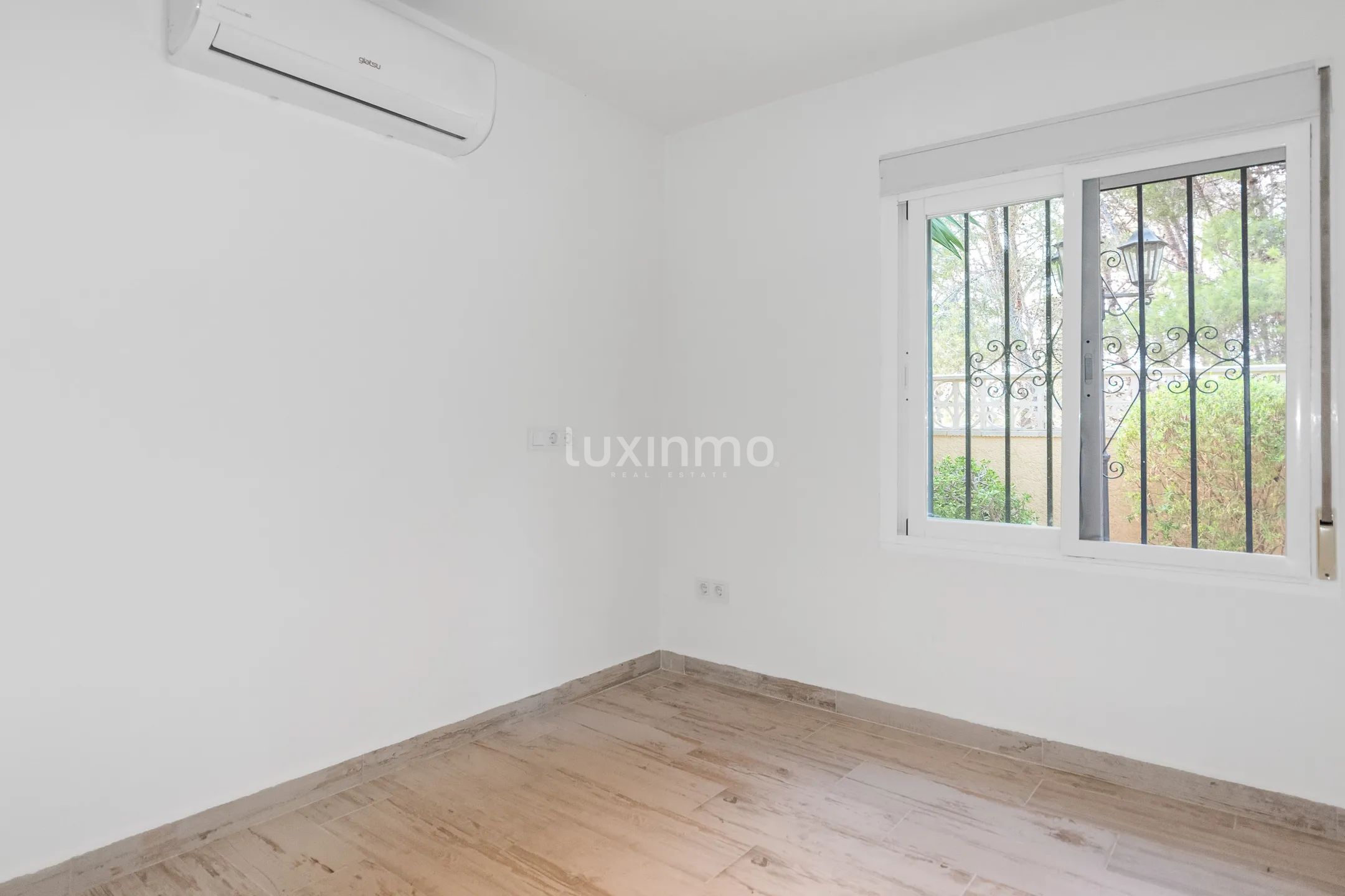 Beautiful villa with swimming pool for rent in Albir — photo 20