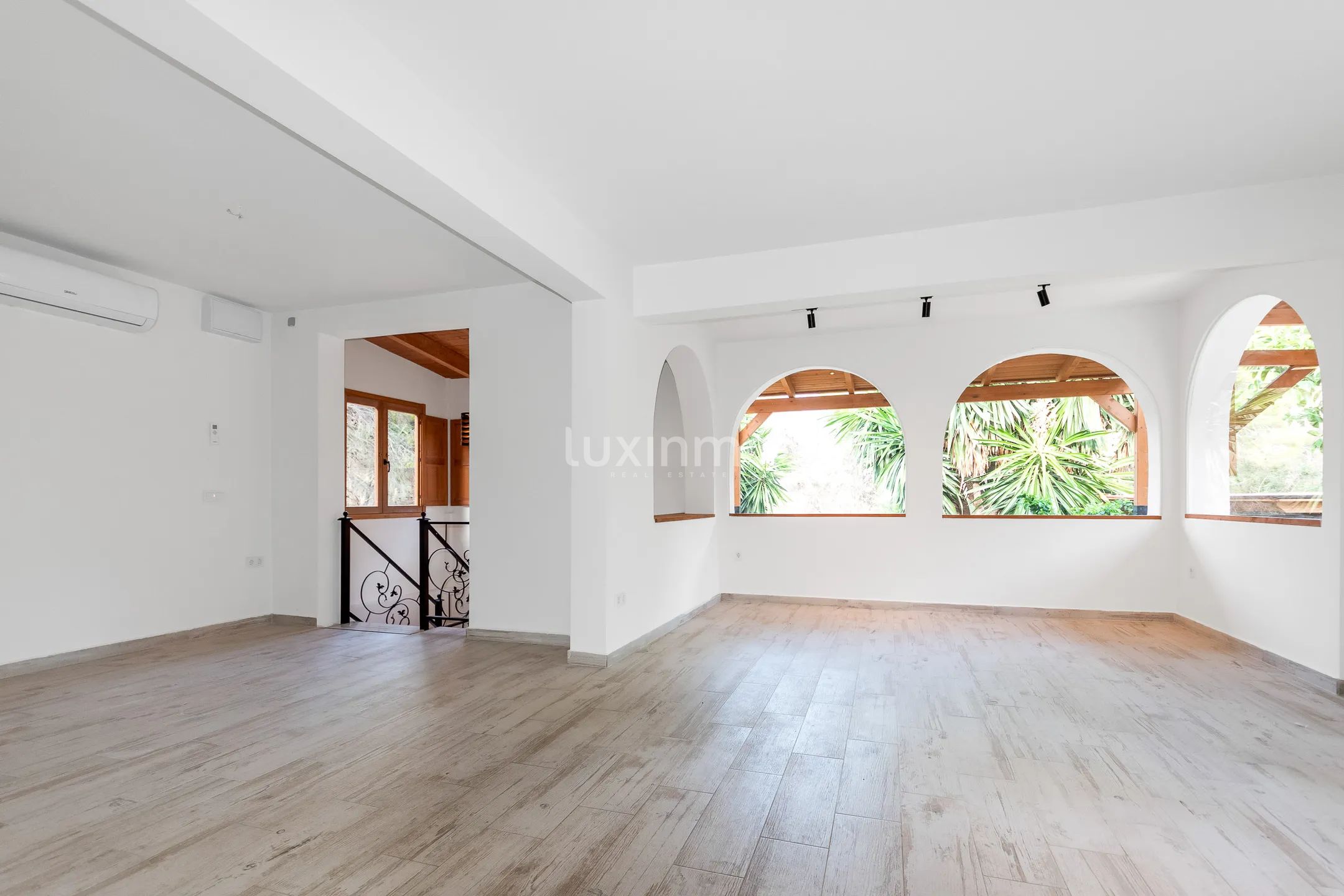 Beautiful villa with swimming pool for rent in Albir — photo 10