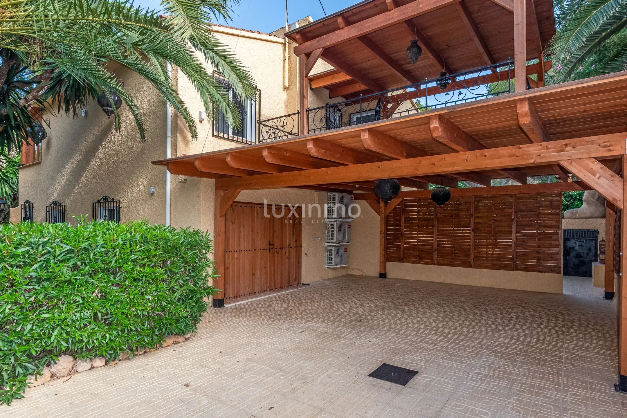 Beautiful villa with swimming pool for rent in Albir — photo 27