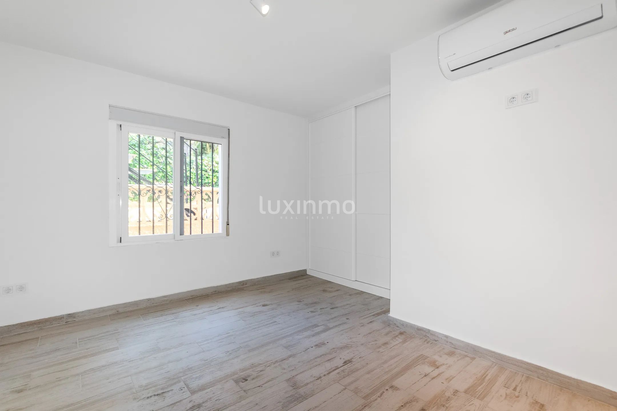 Beautiful villa with swimming pool for rent in Albir — photo 12