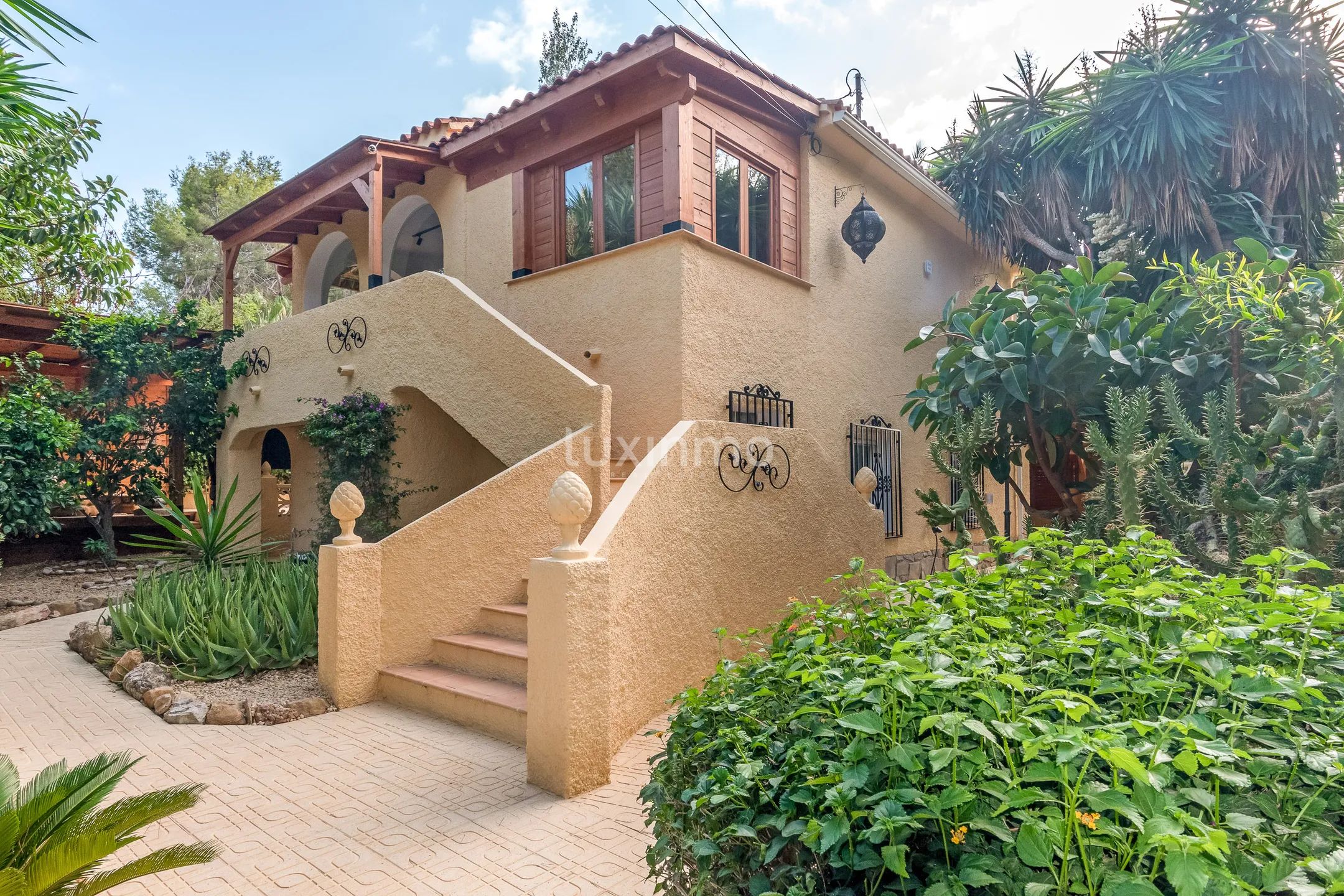 Beautiful villa with swimming pool for rent in Albir — photo 26