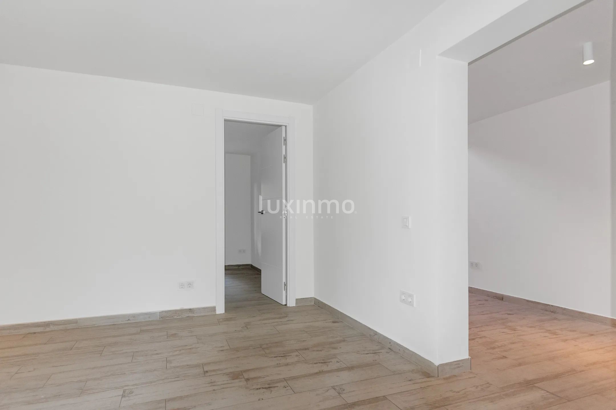 Красивая вилла с бассейном в аренду в Албире — photo 13