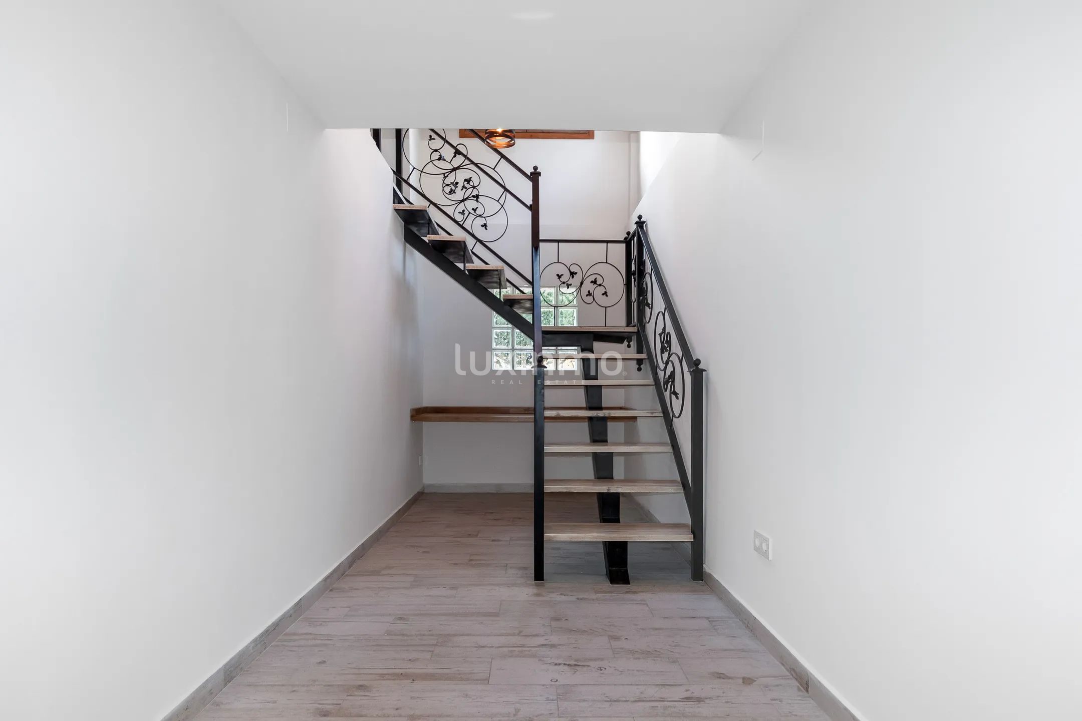 Beautiful villa with swimming pool for rent in Albir — photo 16