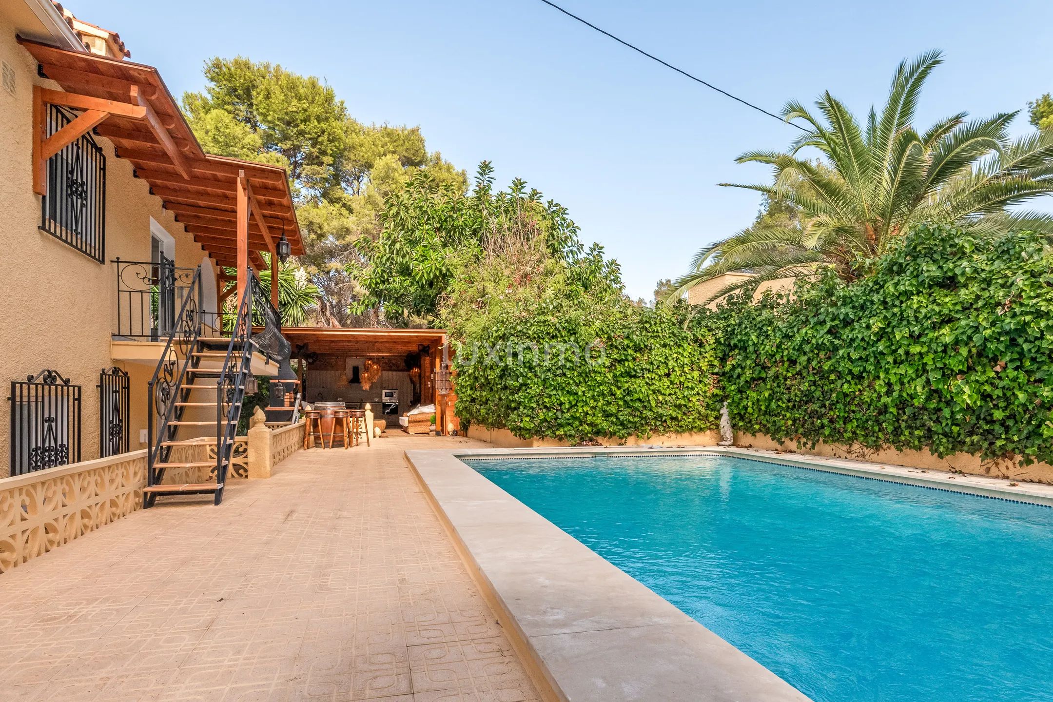 Beautiful villa with swimming pool for rent in Albir