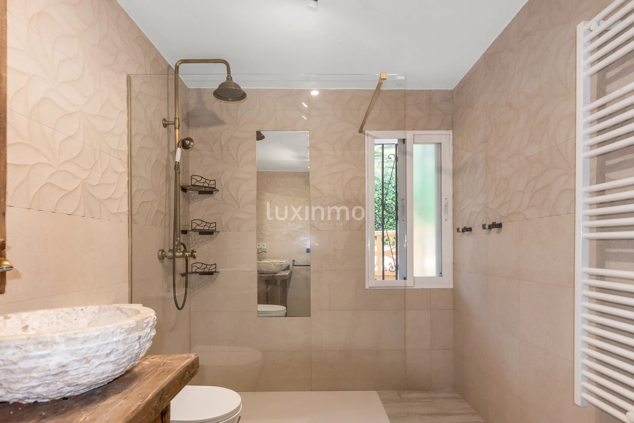 Beautiful villa with swimming pool for rent in Albir — photo 15