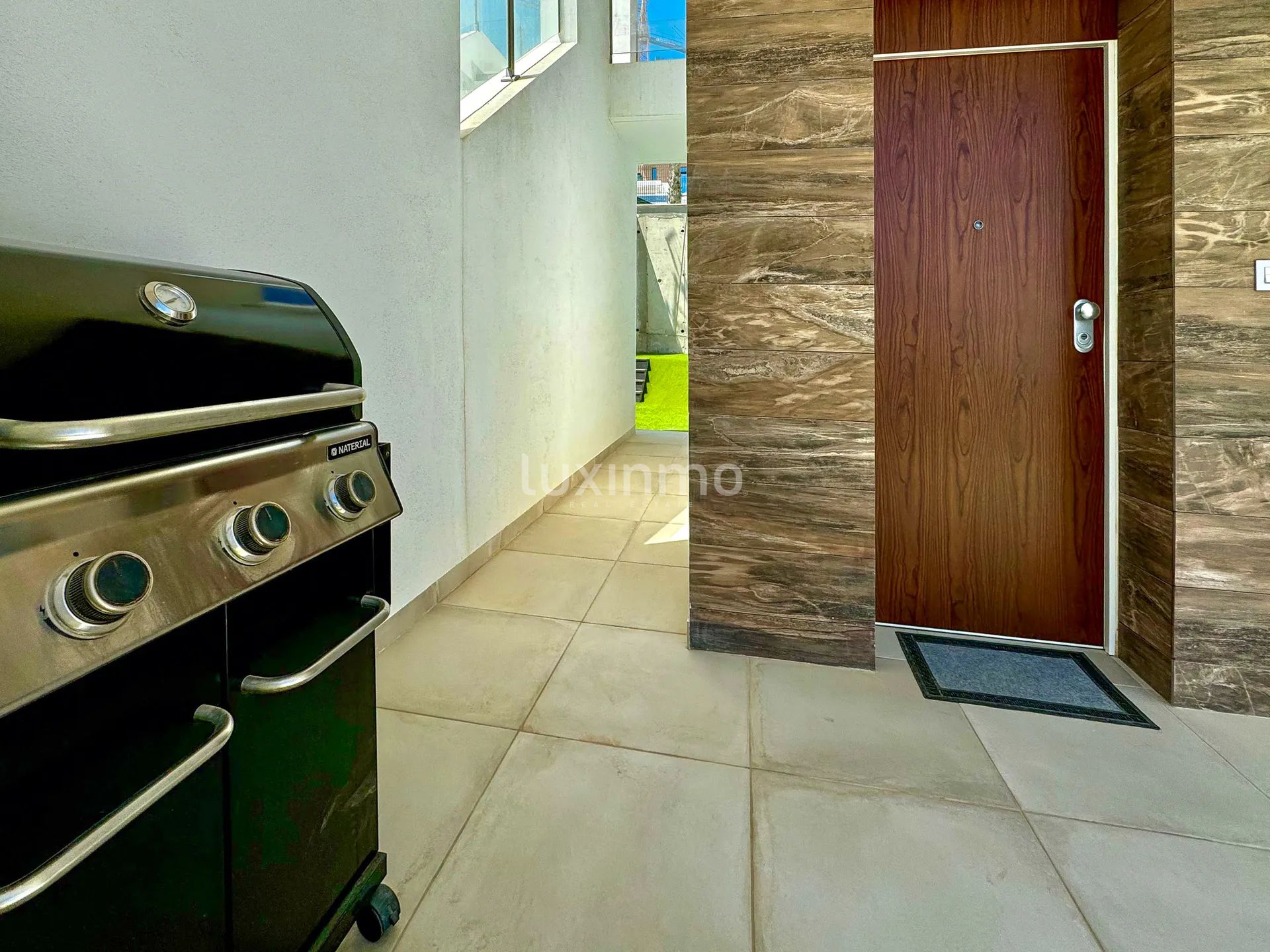 Современная квартира на первом этаже с садом — photo 26