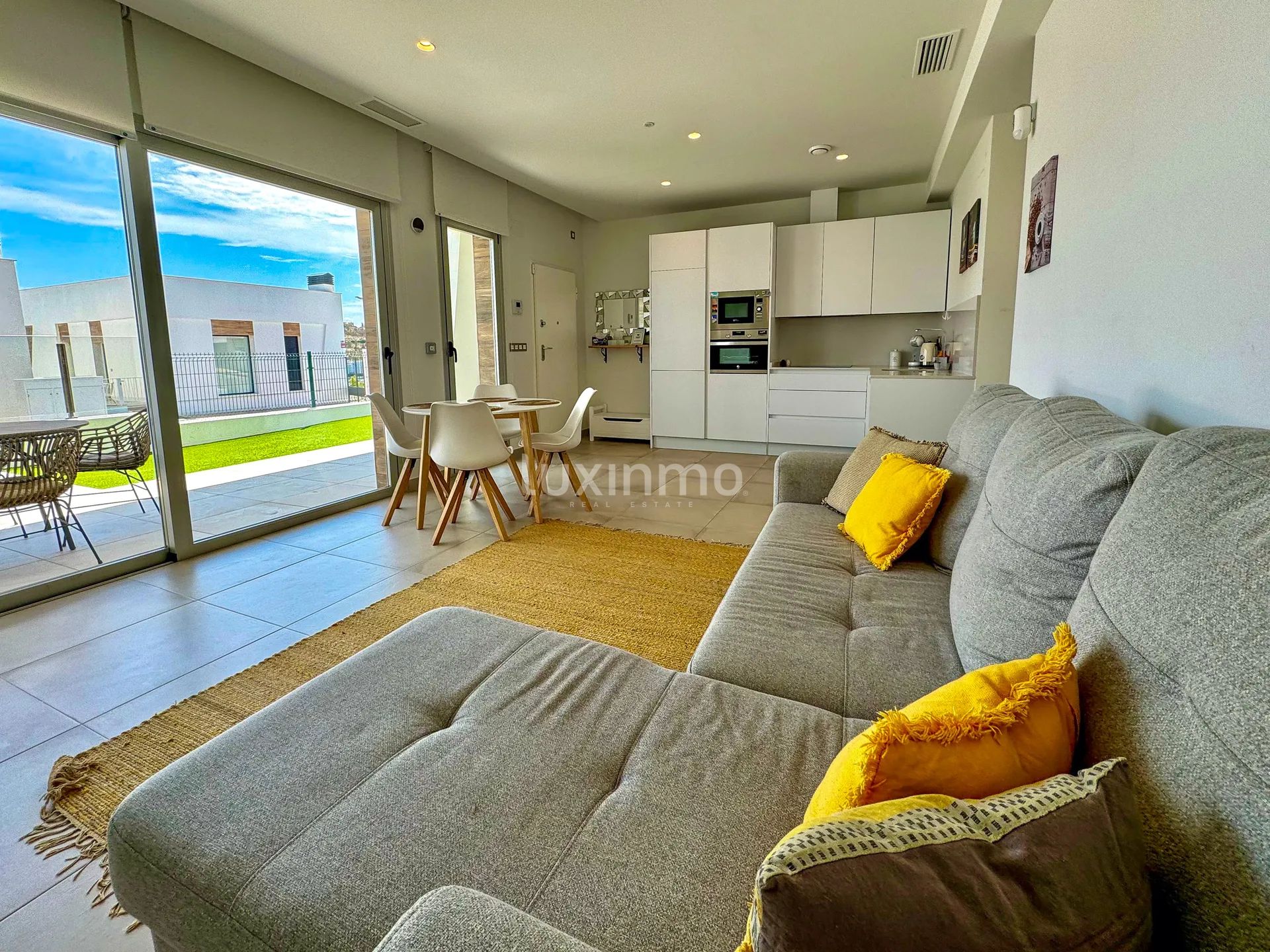 Современная квартира на первом этаже с садом — photo 10