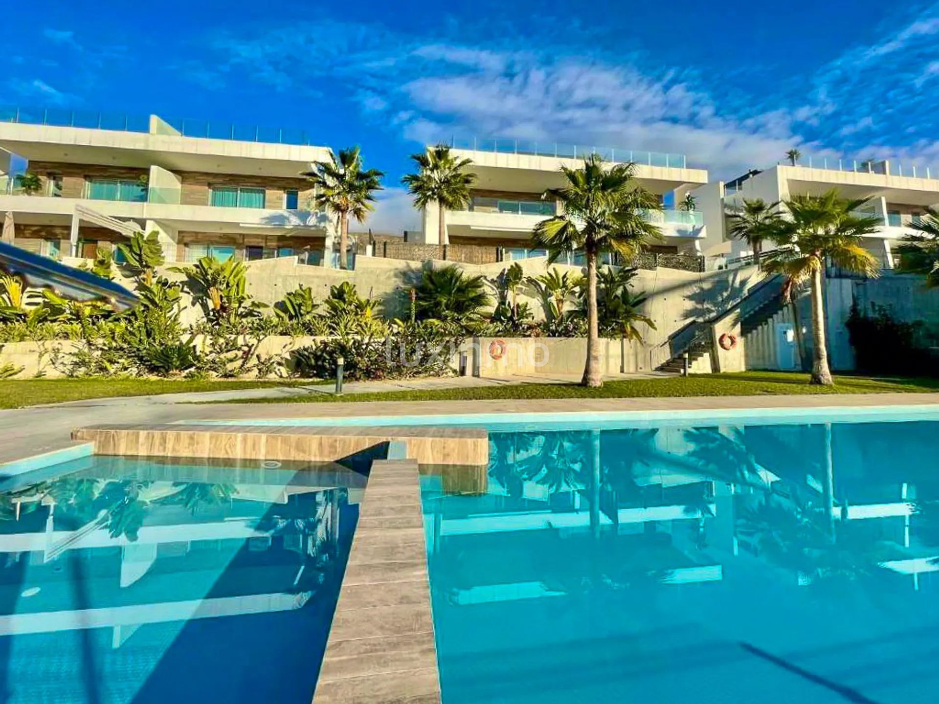 Современная квартира на первом этаже с садом — photo 8