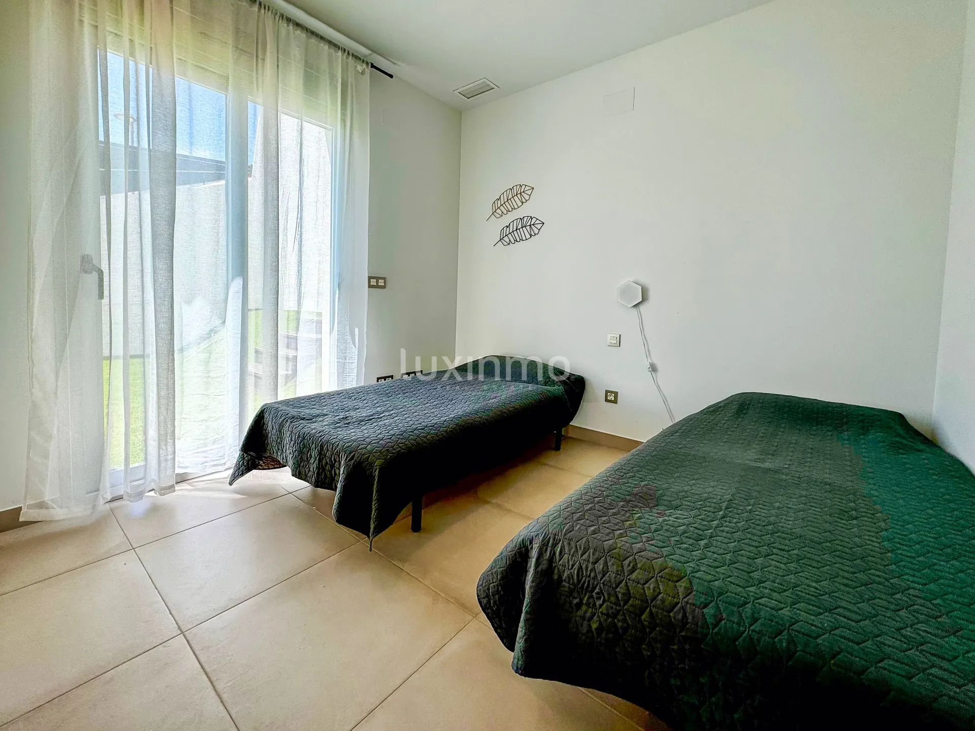 Современная квартира на первом этаже с садом — photo 23