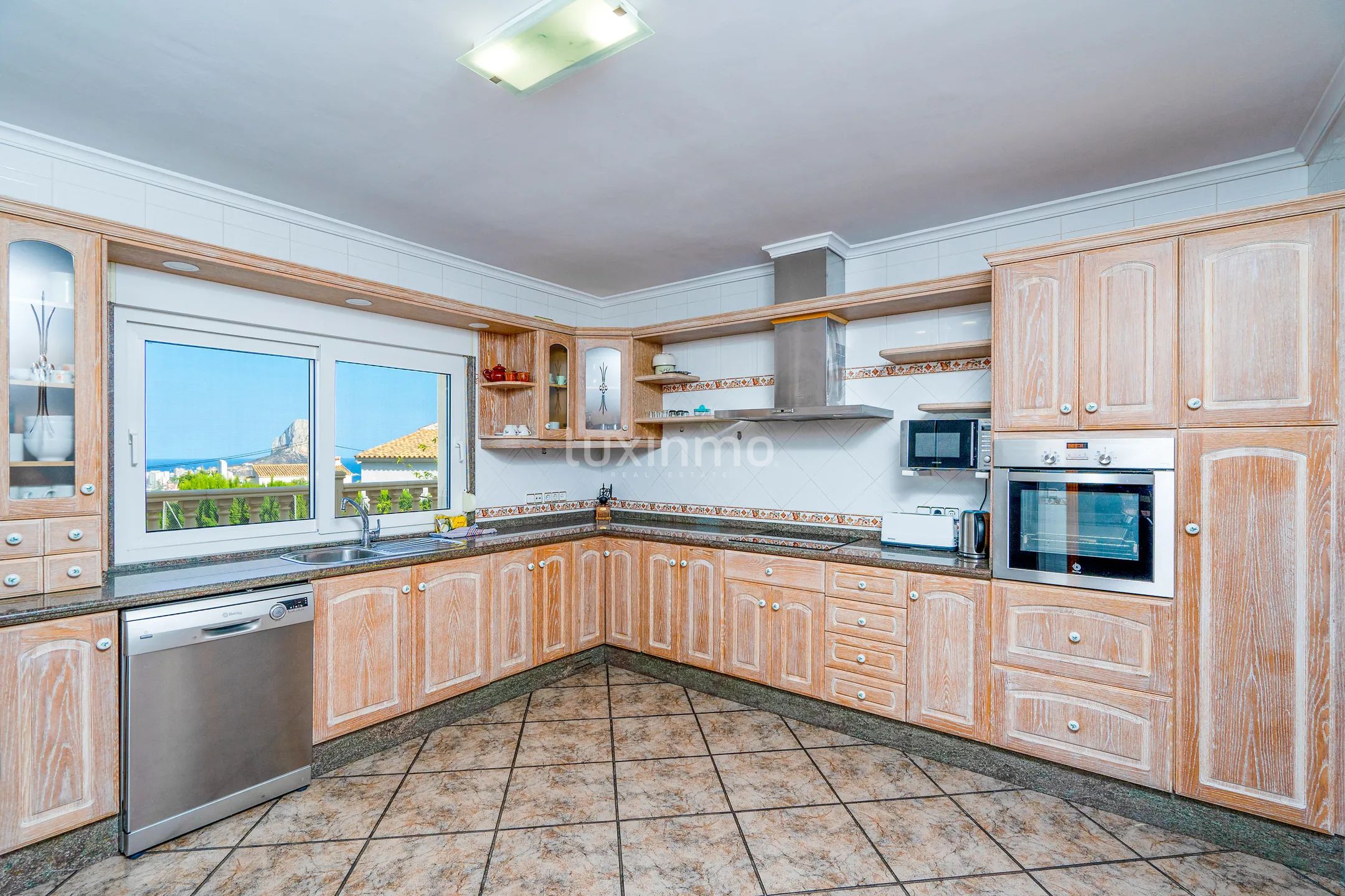 Villa mediterránea con vistas al mar y a la montaña en Calpe — photo 9