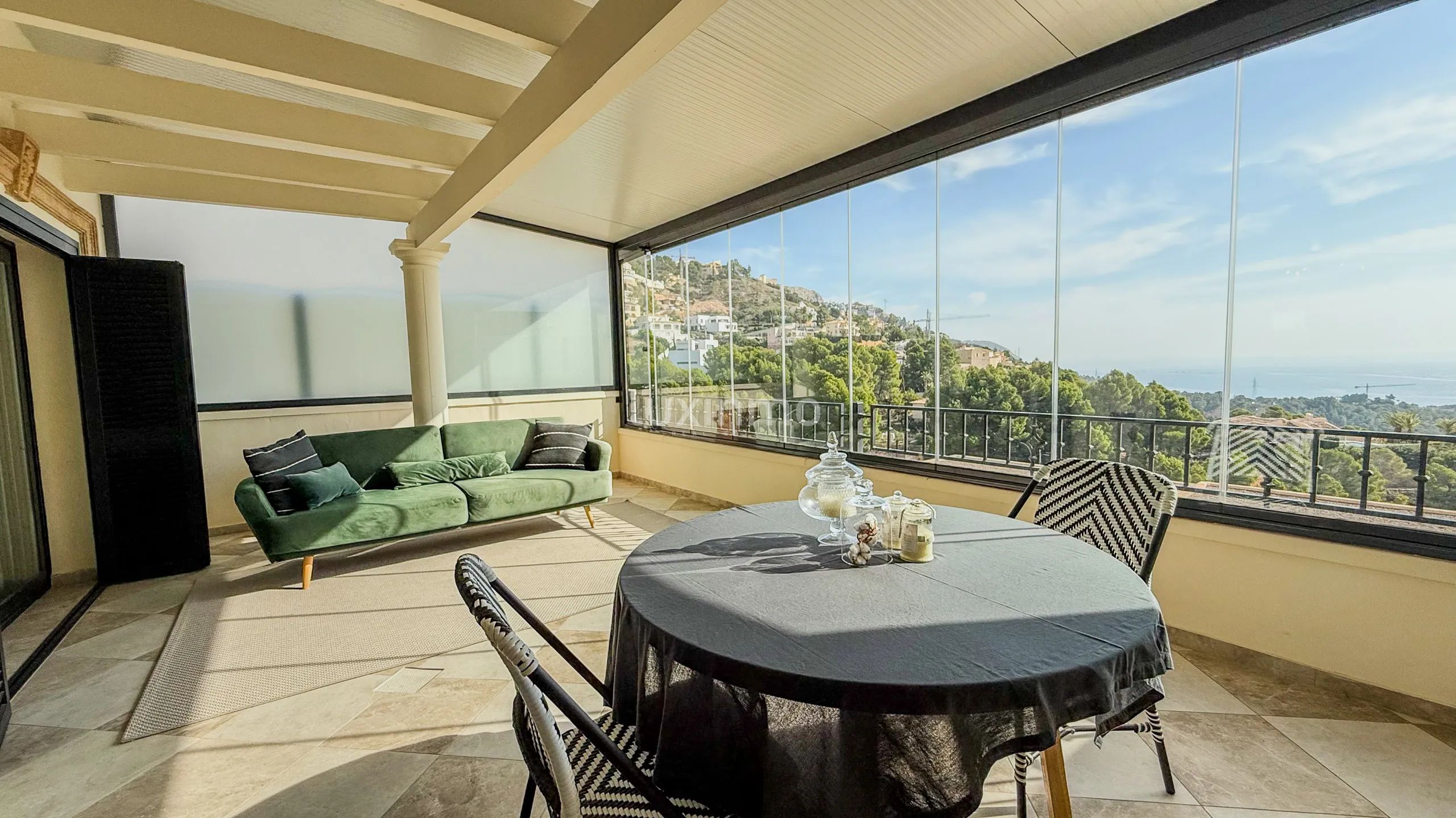 Modernt radhus i medelhavsstil i Altea