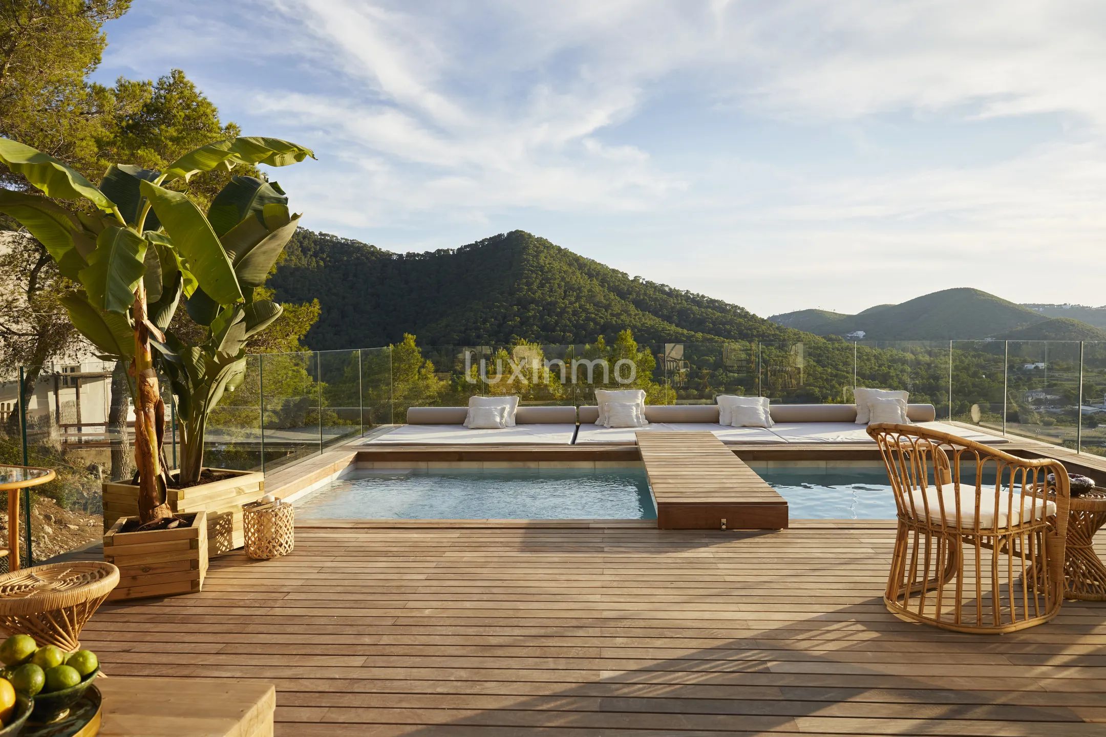 Auffällige zeitgenössische Villa in Cala Llonga, nahtlos in die Natur integriert — photo 24