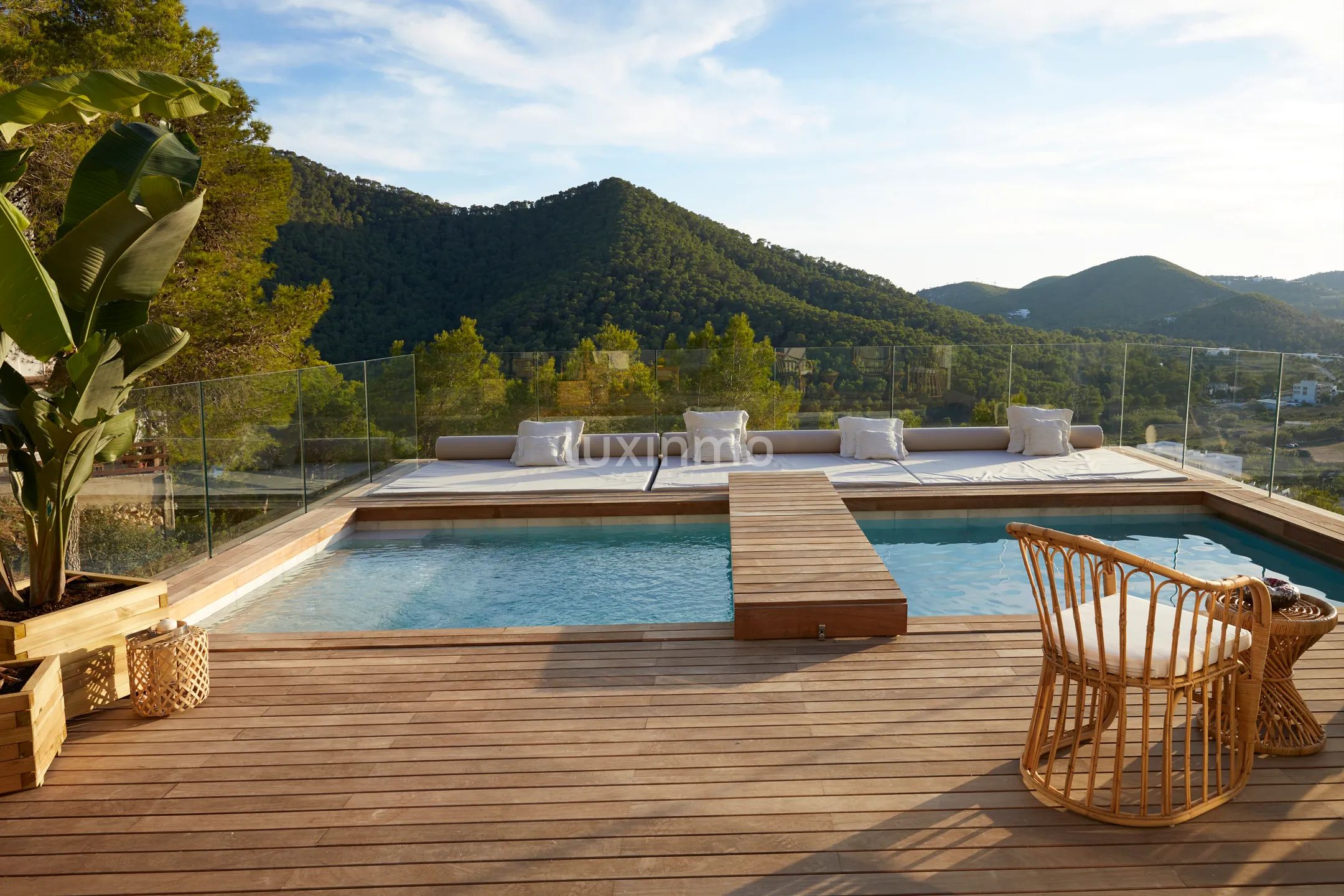 Striking Contemporary Villa in Cala Llonga, Seamlessly Integrated into Nature — photo 2