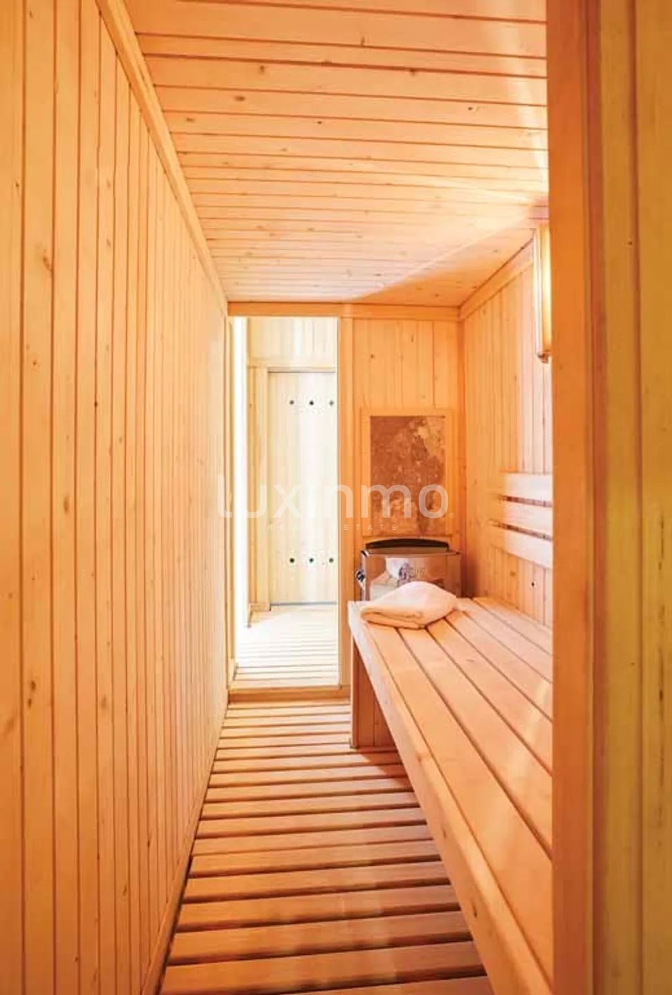 Auffällige zeitgenössische Villa in Cala Llonga, nahtlos in die Natur integriert — photo 22